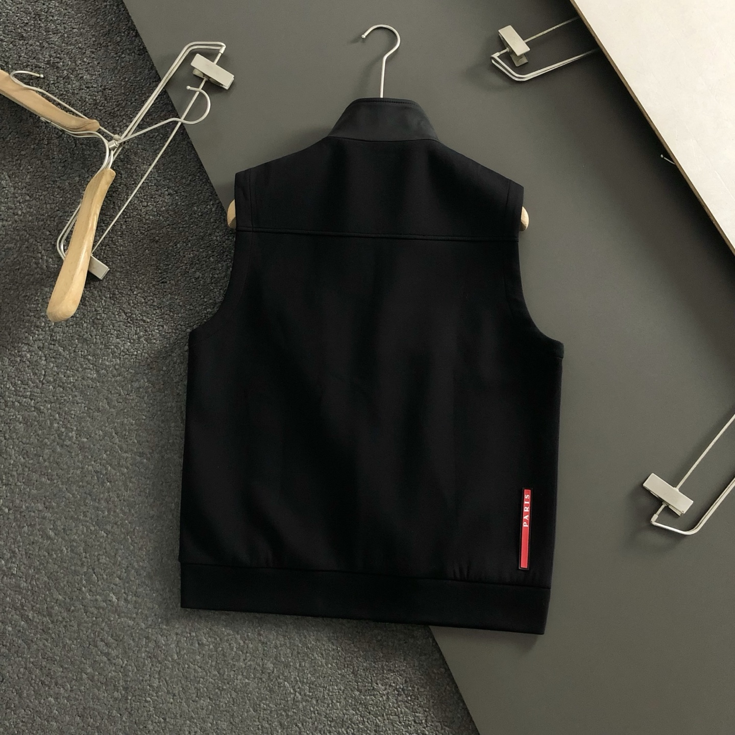 PRAD**合身版型M-XXXL25秋冬最顶级针织拼接金属三角标融合立领马甲，顶级工艺针织面料融合金属五