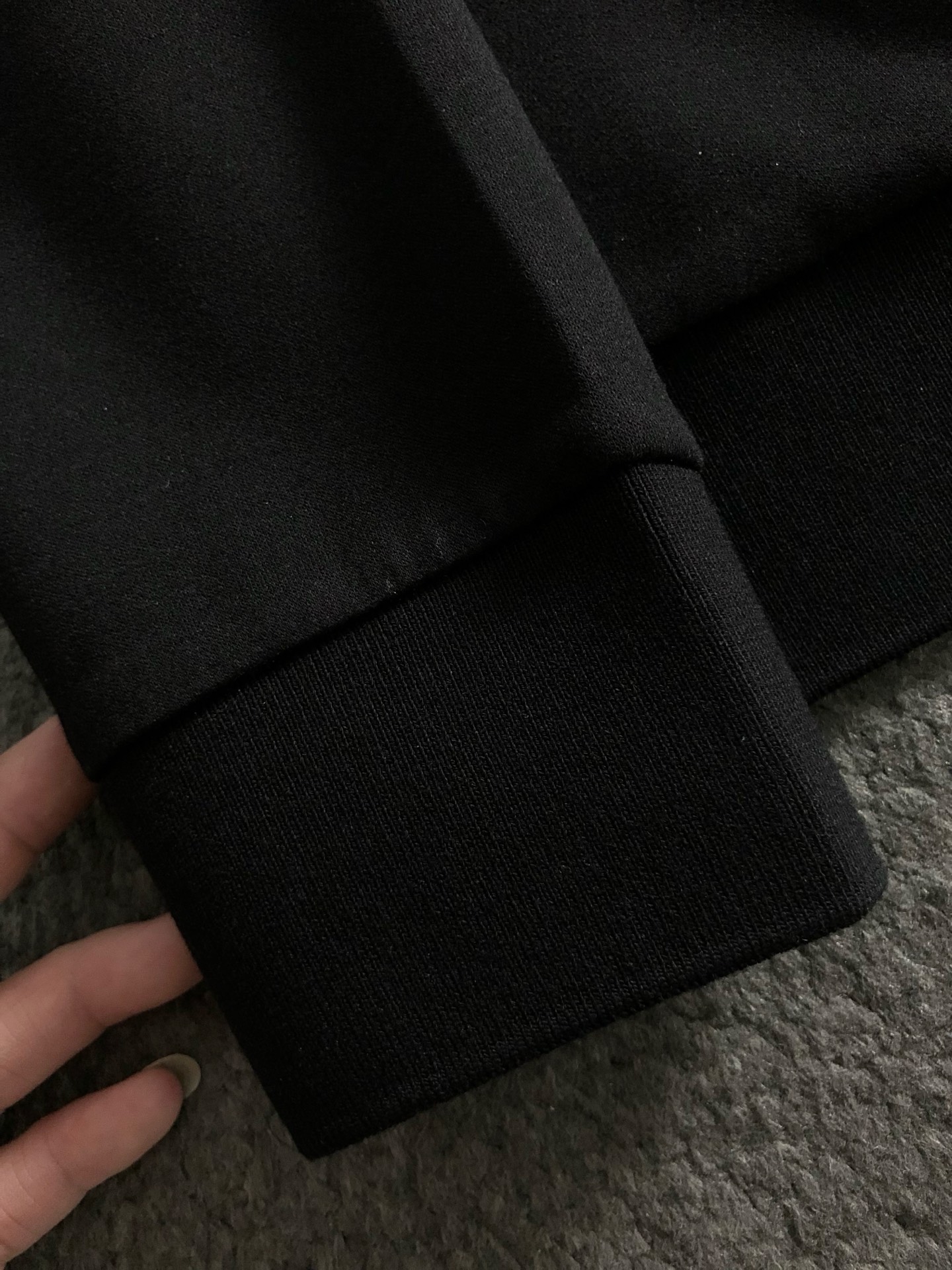 Mon*合身版型M-XXXL25秋冬最顶级线拼接口袋袖皮标套头卫衣，顶级时尚百搭款，进口面料，顶级高工艺