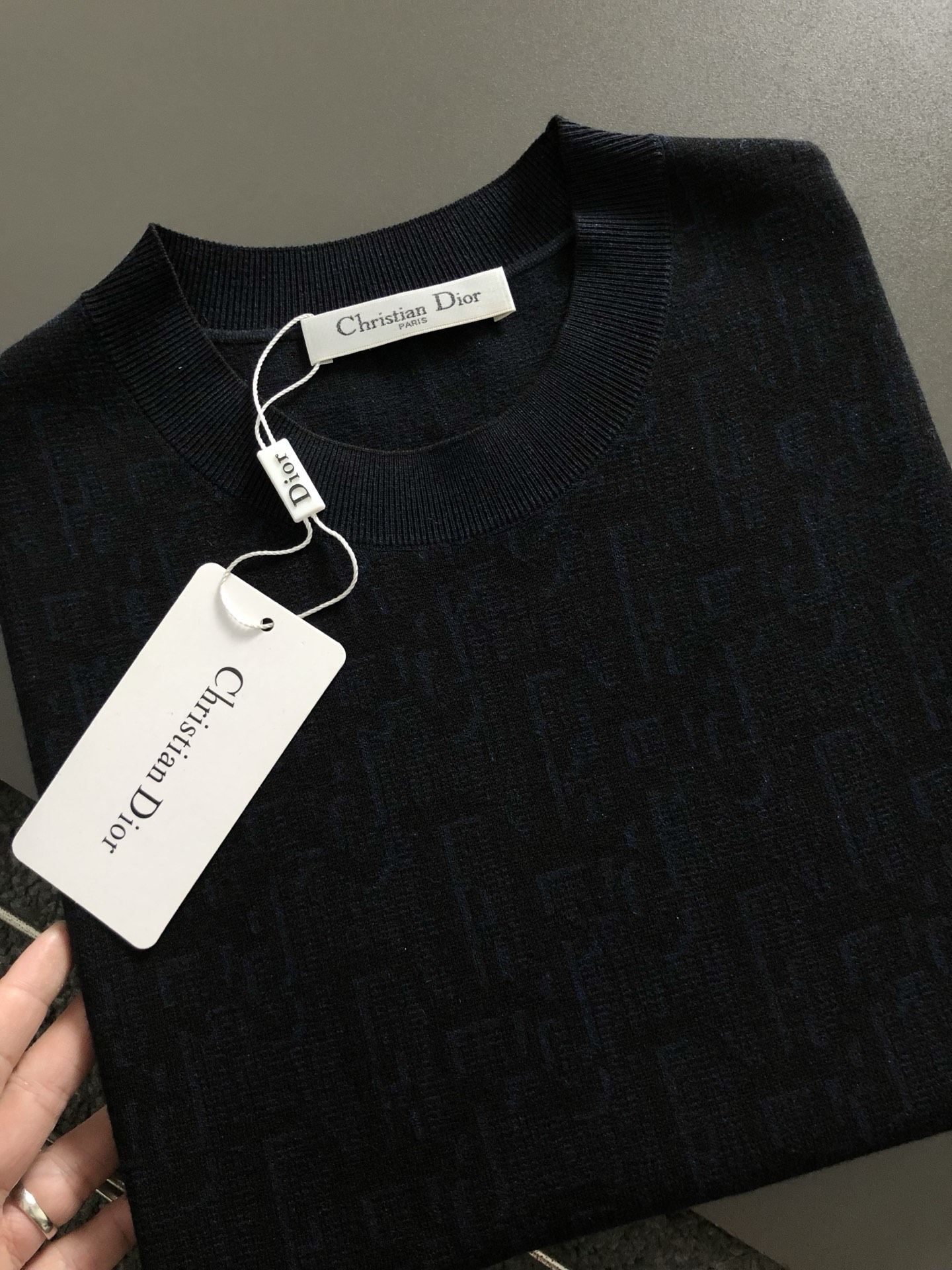 Dir*合身版型M-XXXL2025秋冬时尚咖色排列提花百搭羊毛短袖，精致工艺专柜面料，顶级元素融合打造