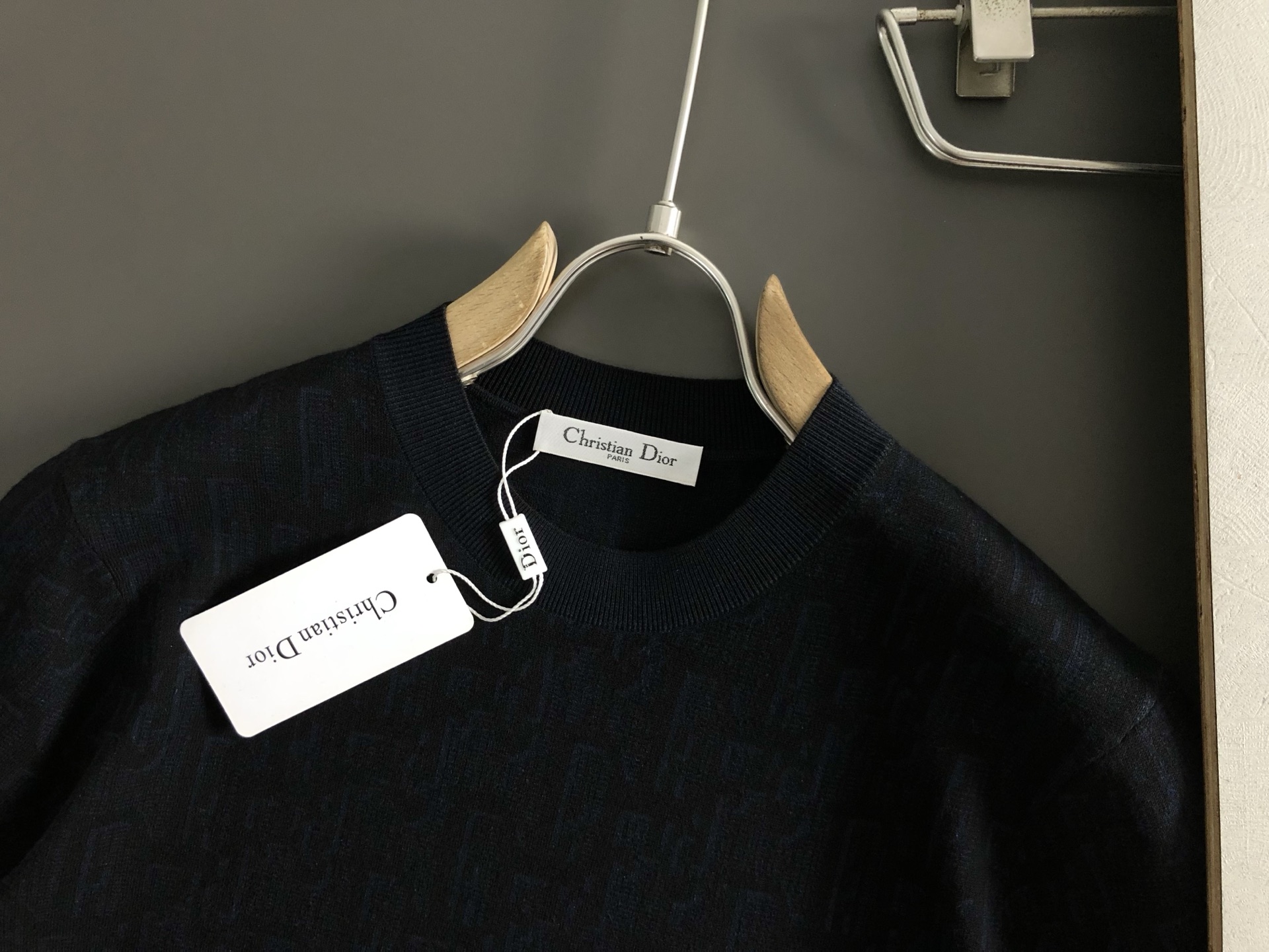 Dir*合身版型M-XXXL2025秋冬时尚咖色排列提花百搭羊毛短袖，精致工艺专柜面料，顶级元素融合打造