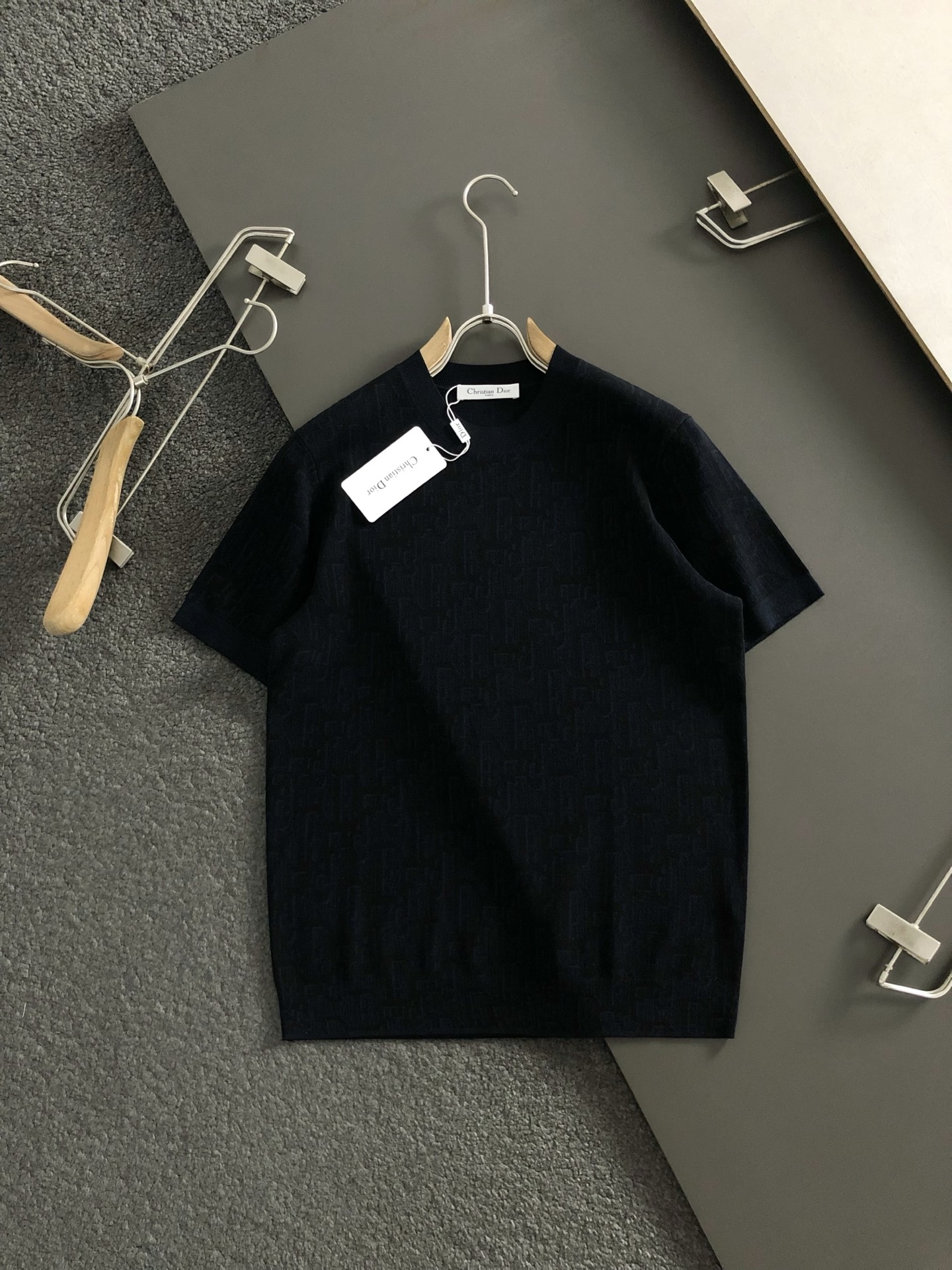 Dir*合身版型M-XXXL2025秋冬时尚咖色排列提花百搭羊毛短袖，精致工艺专柜面料，顶级元素融合打造