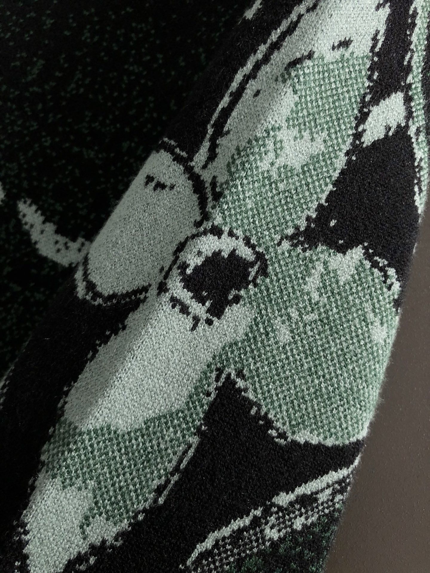 L牌*合身版型M-XXXL2025秋冬新款提花圆领羊毛针织衫，精致工艺专柜面料，顶级元素融合打造，3标齐