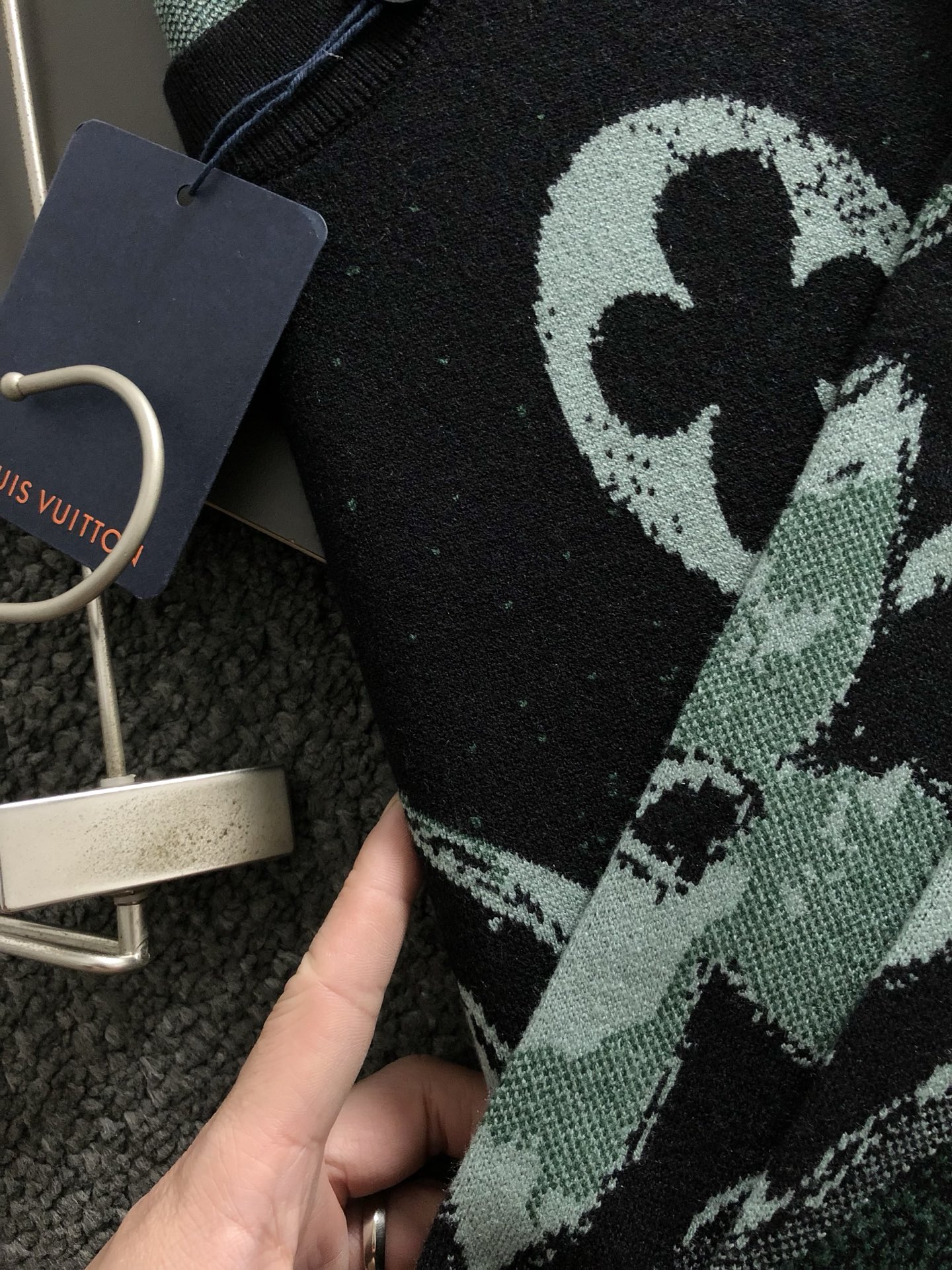 L牌*合身版型M-XXXL2025秋冬新款提花圆领羊毛针织衫，精致工艺专柜面料，顶级元素融合打造，3标齐