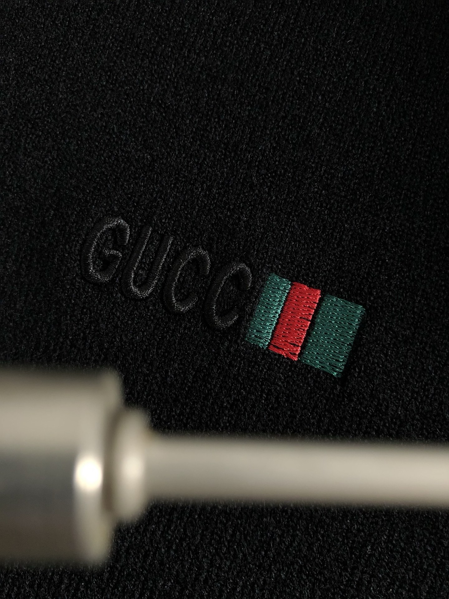 Gucc*合身版型M-XXXL2025秋冬红绿领口提花字母刺绣圆领羊毛针织衫，顶级元素融合打造，3标齐全