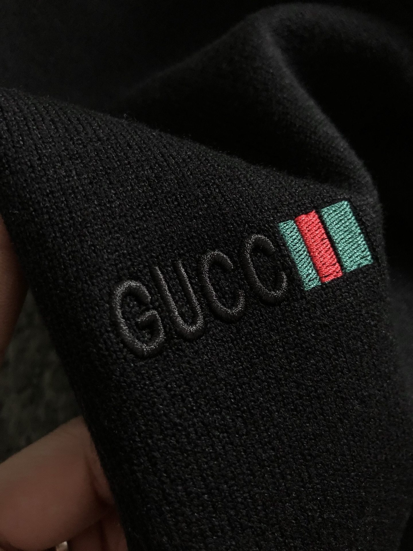 Gucc*合身版型M-XXXL2025秋冬红绿领口提花字母刺绣圆领羊毛针织衫，顶级元素融合打造，3标齐全