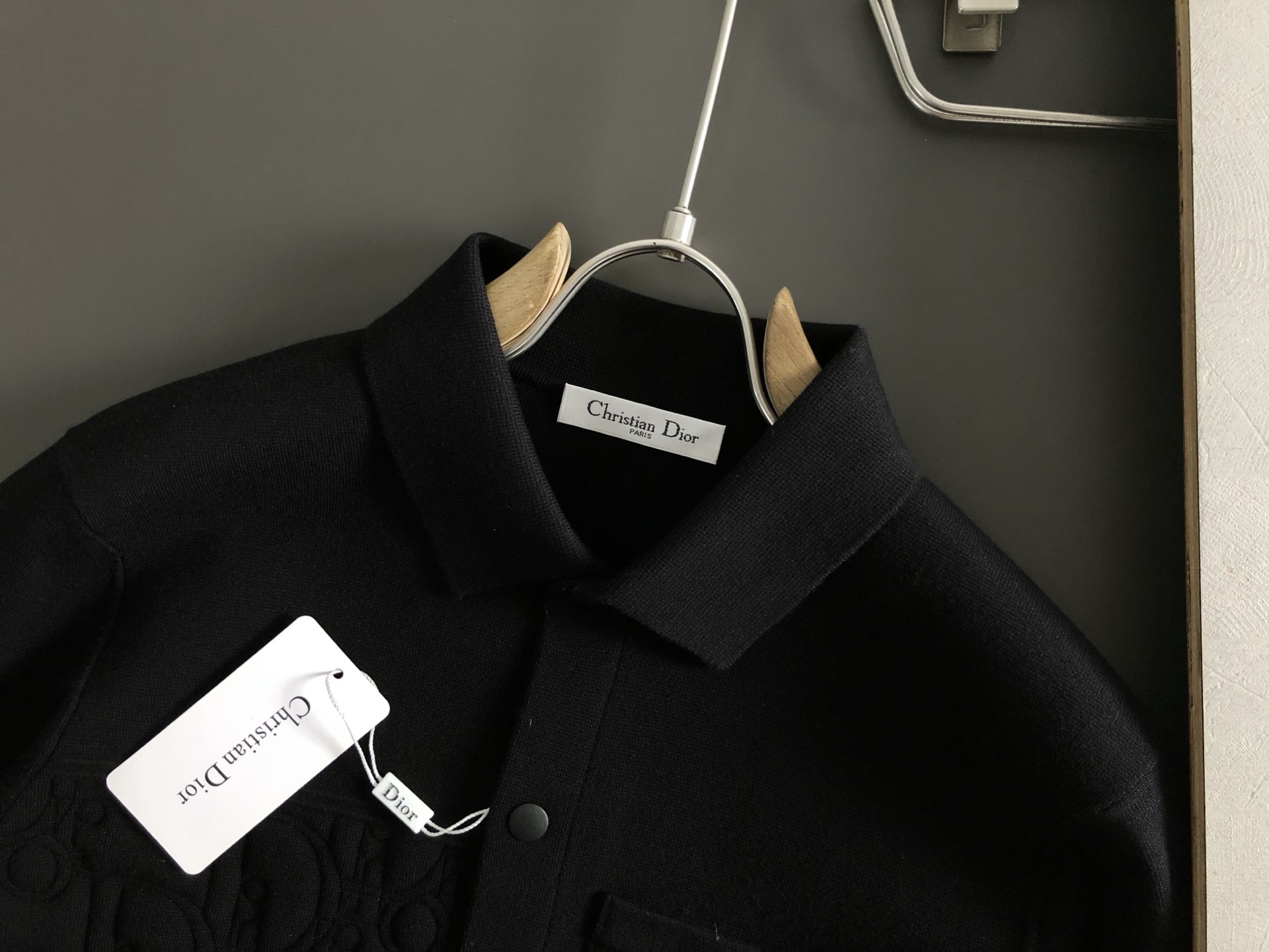 Dir**合身版型M-XXXL2025秋冬精致压花工艺专柜面料羊毛针织外套，顶级元素融合打造，3标齐全，