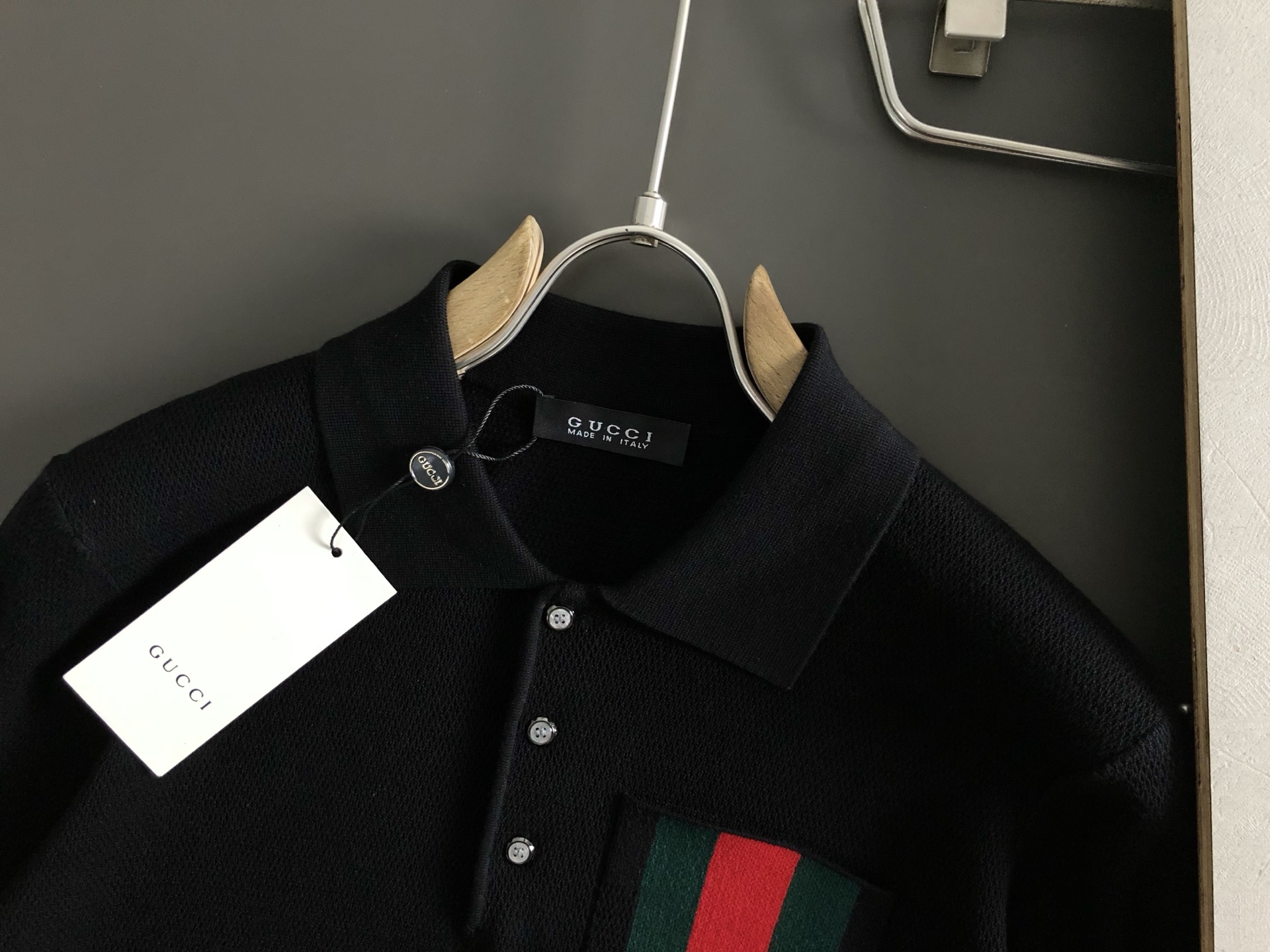 Gucc*合身版型M-XXXL2025秋冬新款红绿提花字母解构套头翻领针织衫，精致工艺专柜面料，顶级元素