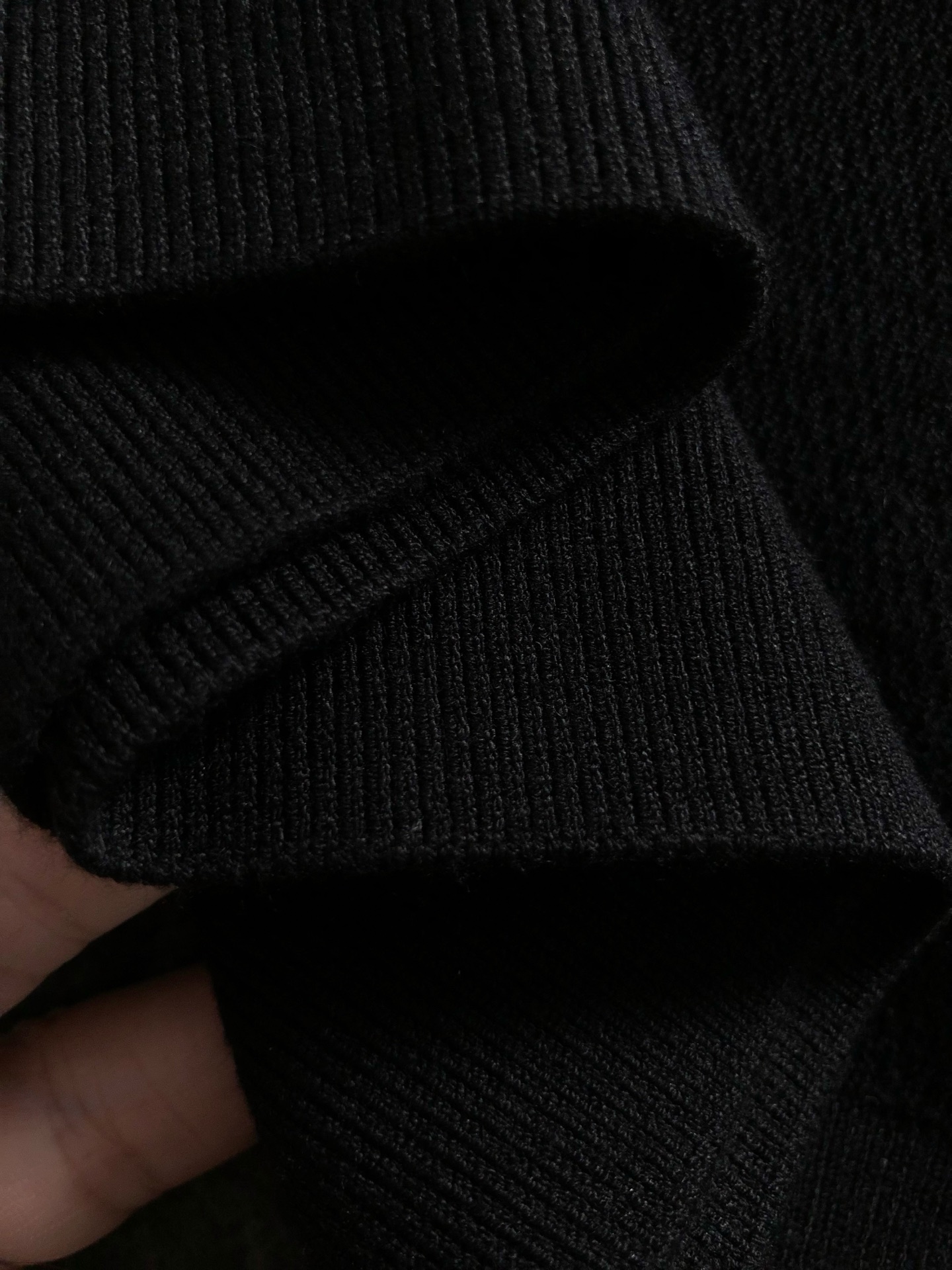 Gucc*合身版型M-XXXL2025秋冬新款红绿提花字母解构套头翻领针织衫，精致工艺专柜面料，顶级元素