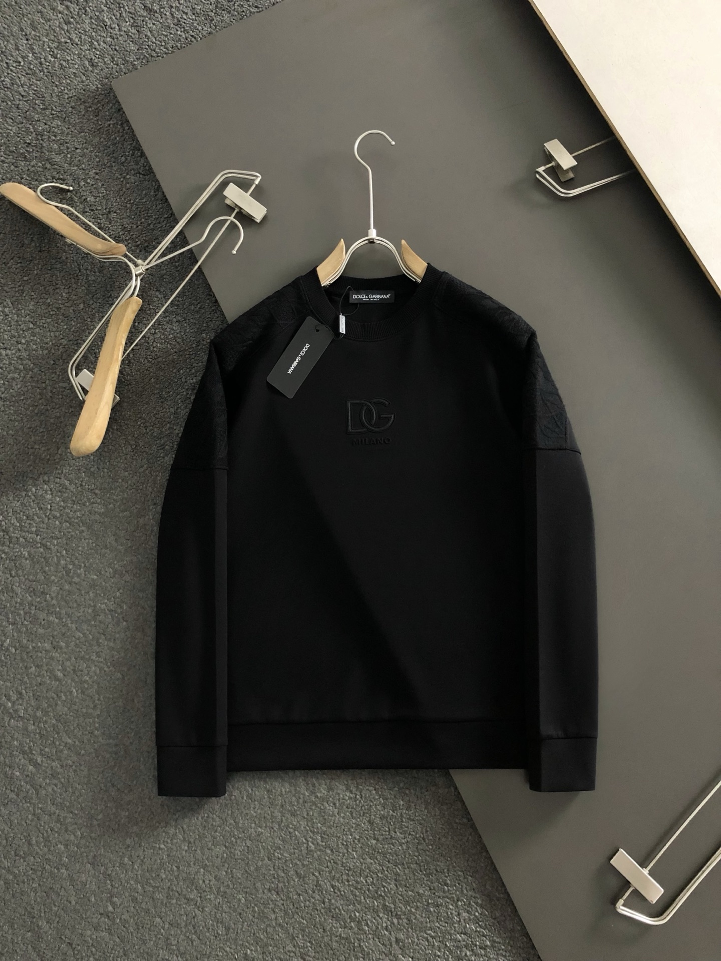 D&G*合身版型M-XXXL2025秋冬云柔系列针织拼接提花字母内嵌时尚百搭圆领卫衣长袖，精致工艺专柜面