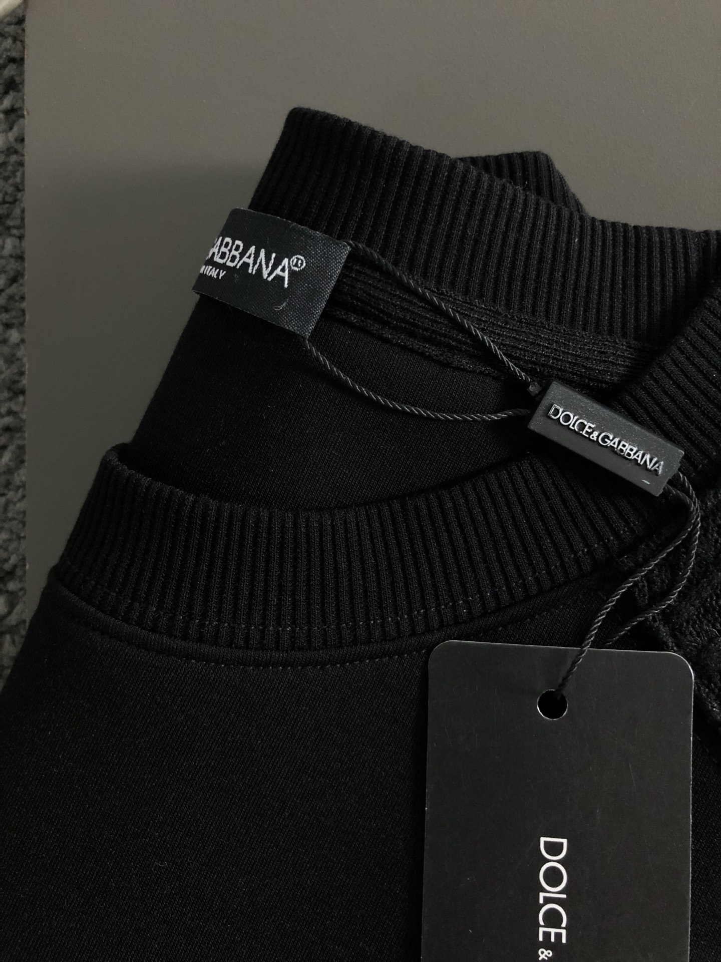 D&G*合身版型M-XXXL2025秋冬云柔系列针织拼接提花字母内嵌时尚百搭圆领卫衣长袖，精致工艺专柜面