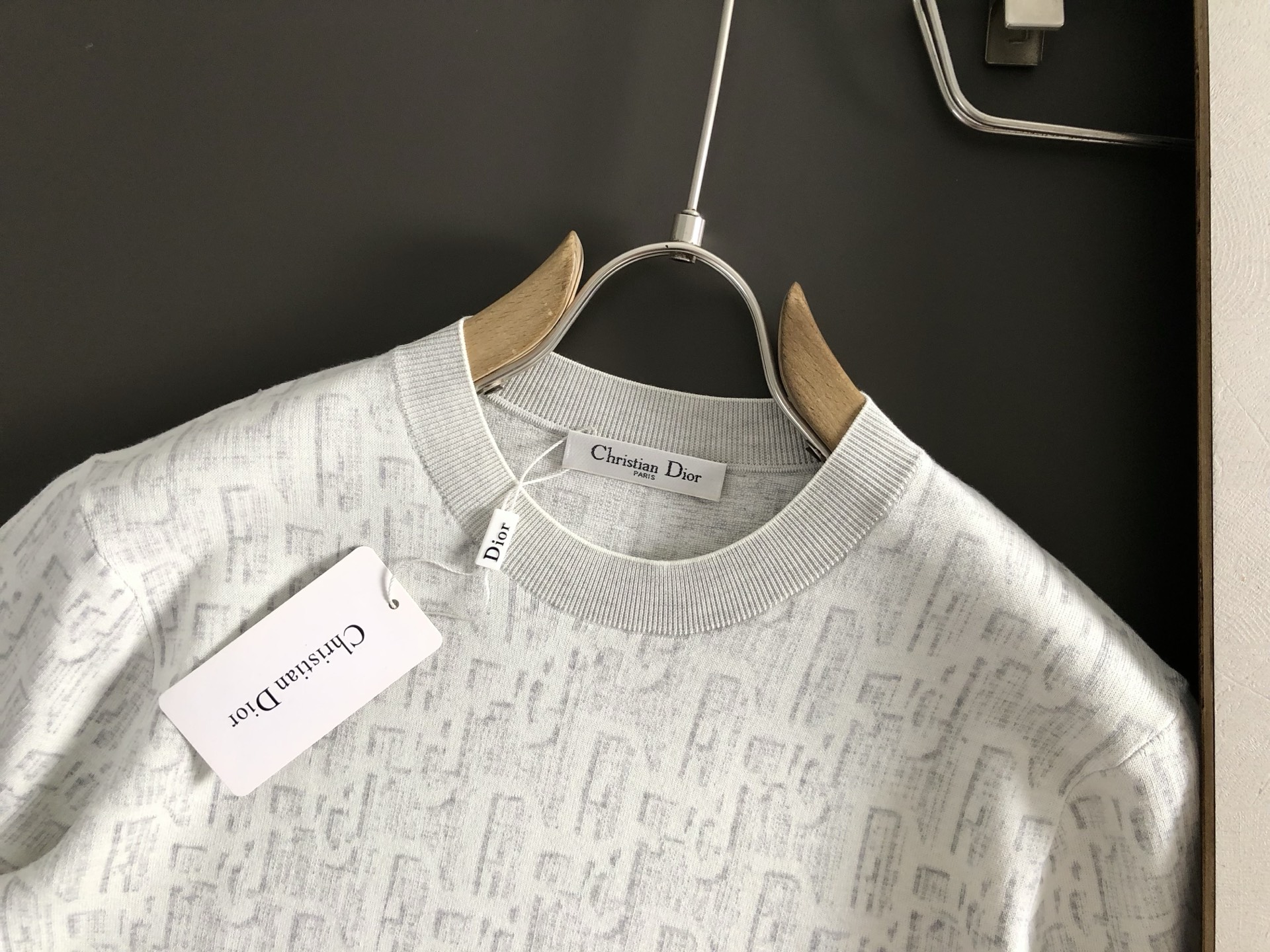 Dir*合身版型M-XXXL2025秋冬时尚咖色排列提花百搭羊毛短袖，精致工艺专柜面料，顶级元素融合打造