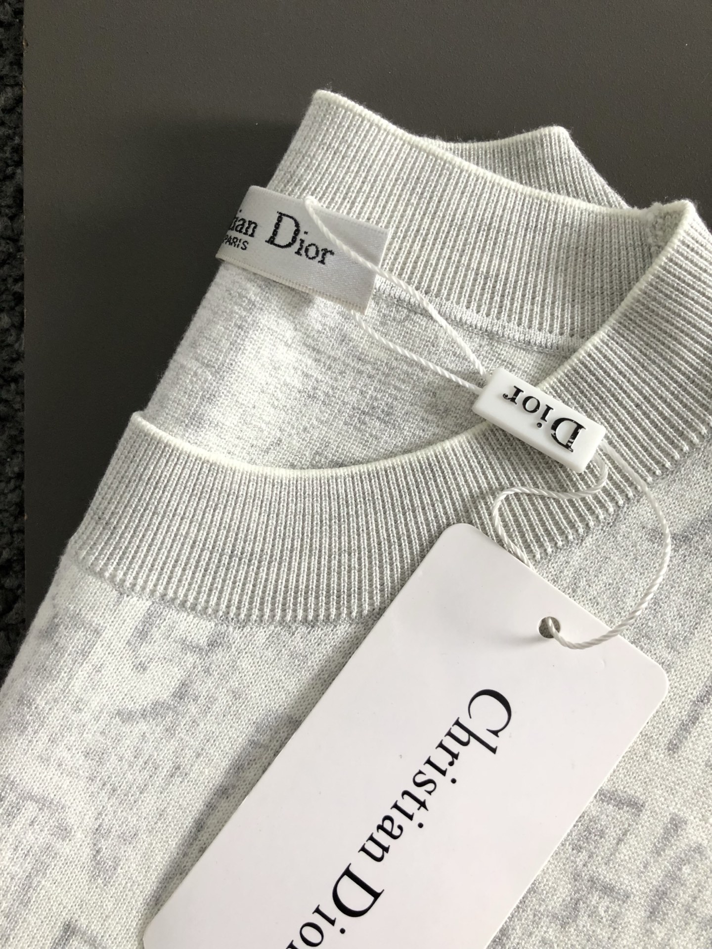 Dir*合身版型M-XXXL2025秋冬时尚咖色排列提花百搭羊毛短袖，精致工艺专柜面料，顶级元素融合打造