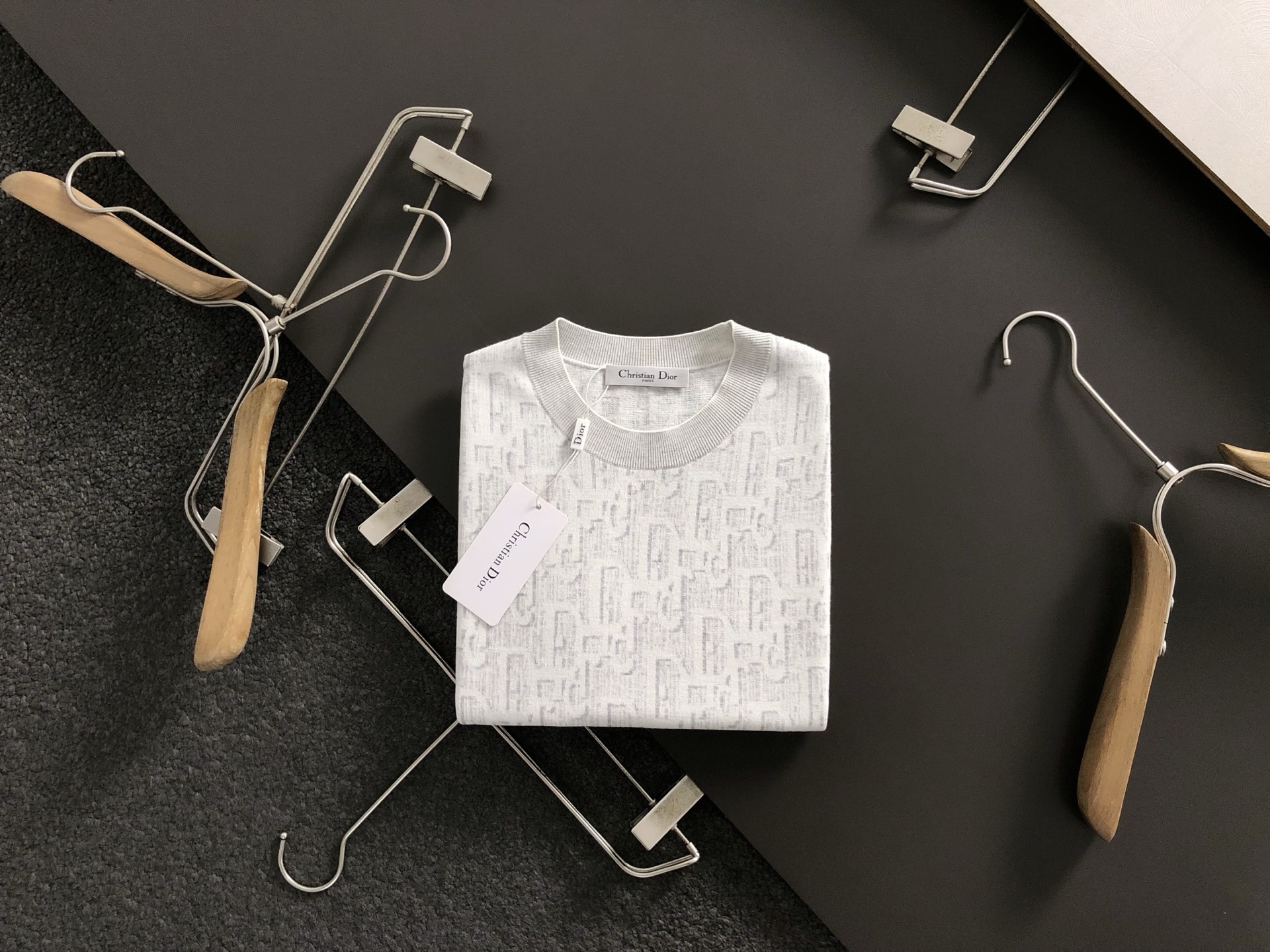 Dir*合身版型M-XXXL2025秋冬时尚咖色排列提花百搭羊毛短袖，精致工艺专柜面料，顶级元素融合打造