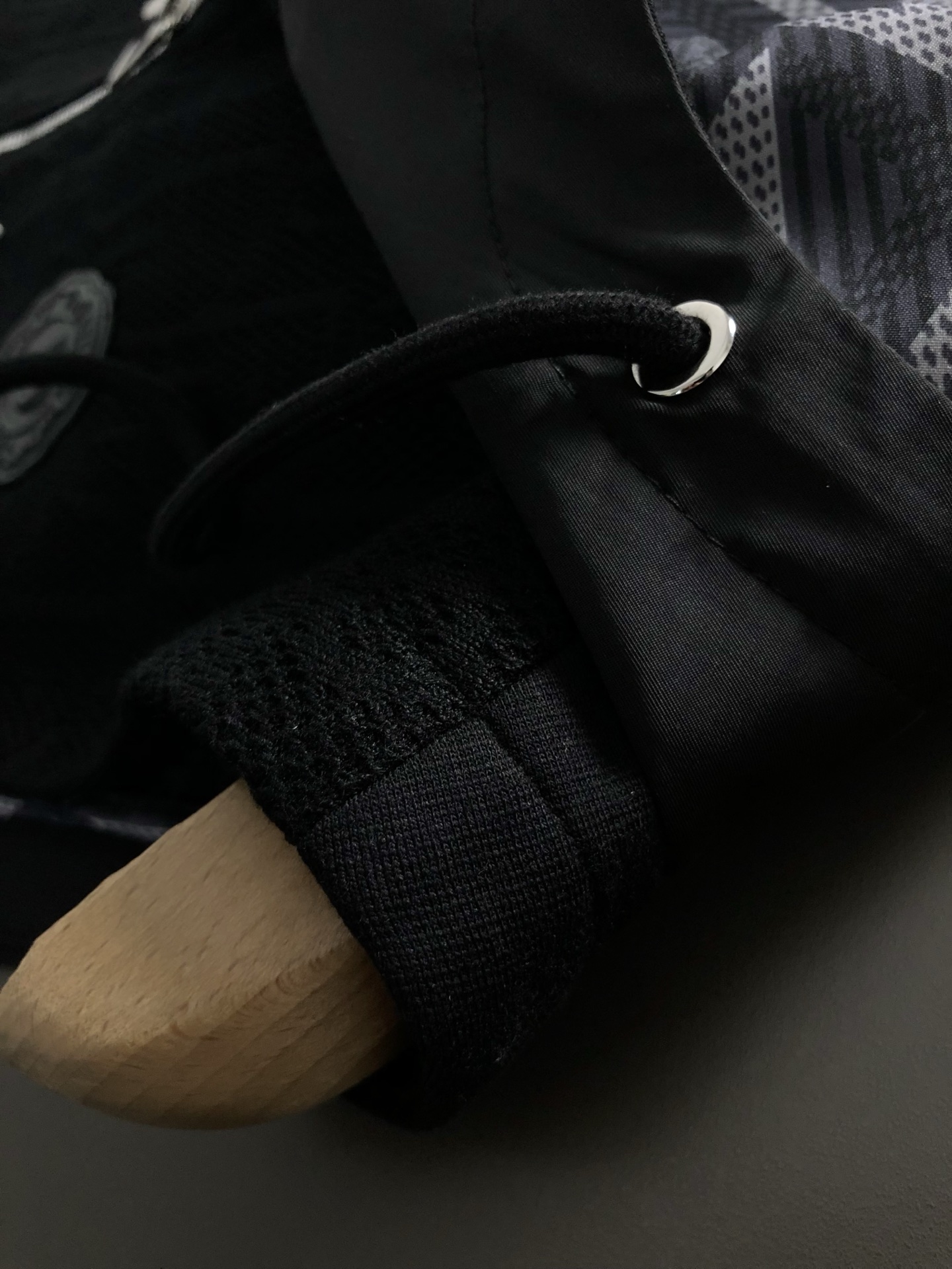 Dir**合身版型M-XXXL25秋冬最顶字母皮标针织拼接立领马甲，顶级工艺针织面料融合金属五金辅料拉链