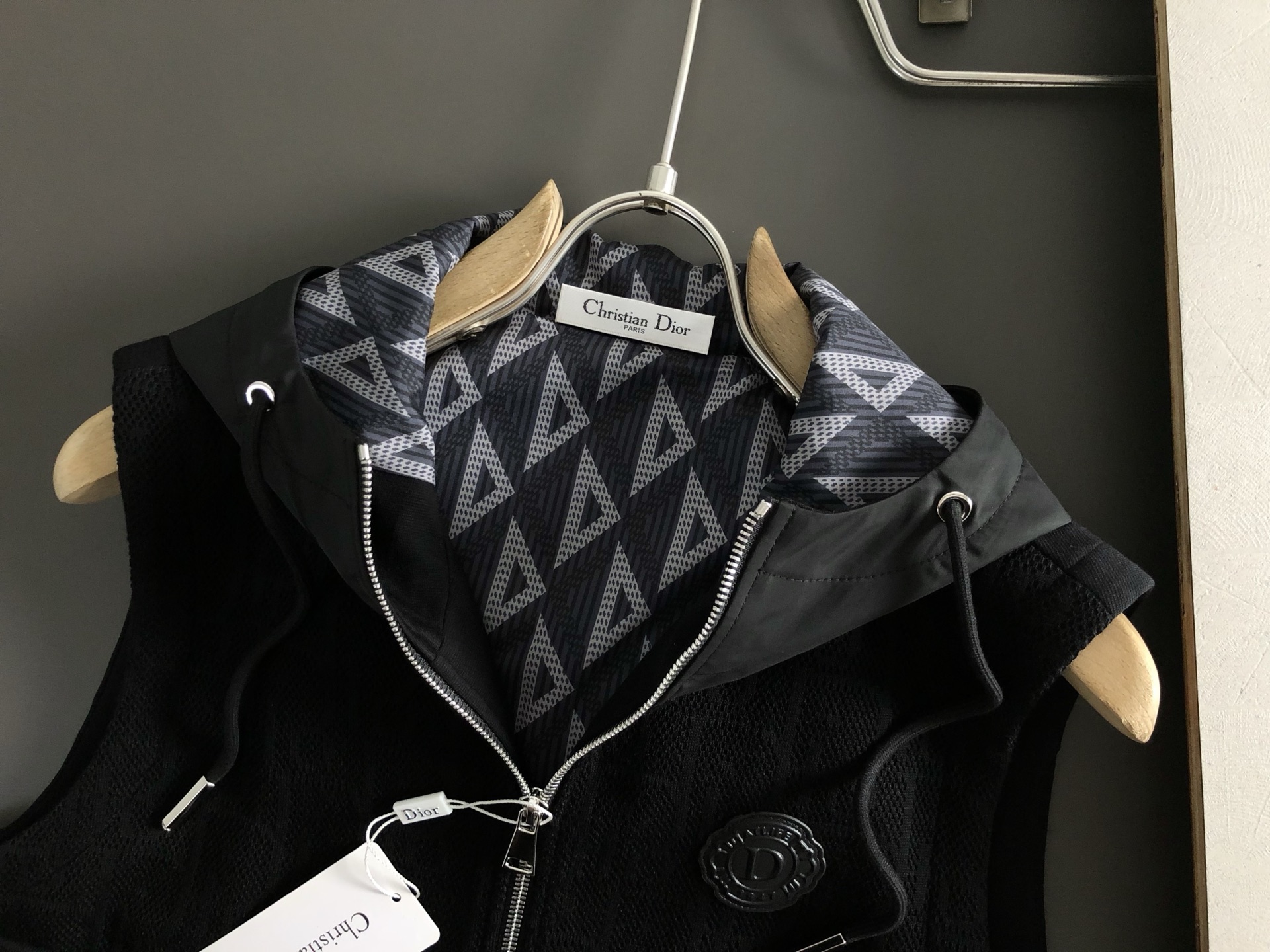 Dir**合身版型M-XXXL25秋冬最顶字母皮标针织拼接立领马甲，顶级工艺针织面料融合金属五金辅料拉链