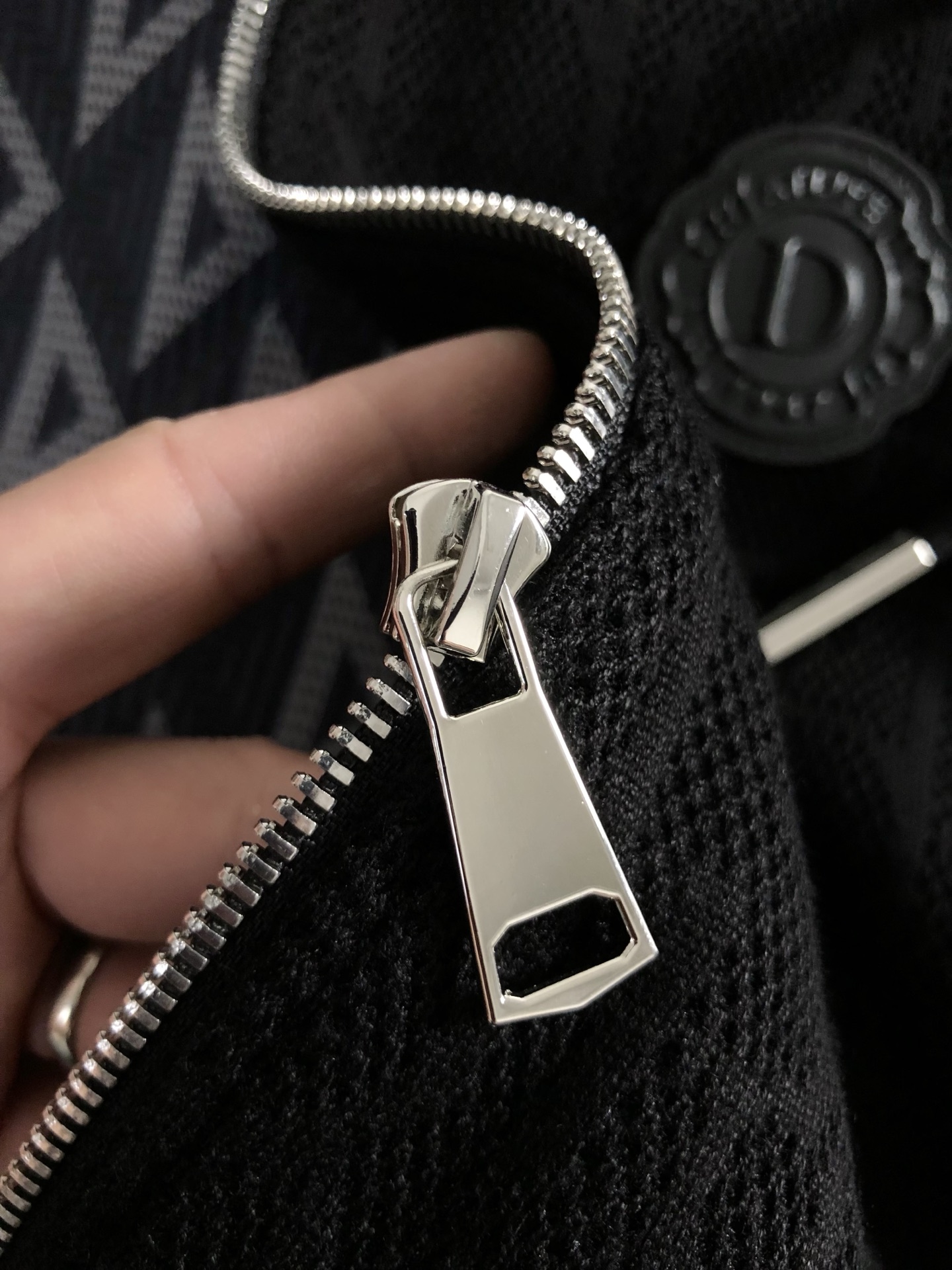 Dir**合身版型M-XXXL25秋冬最顶字母皮标针织拼接立领马甲，顶级工艺针织面料融合金属五金辅料拉链