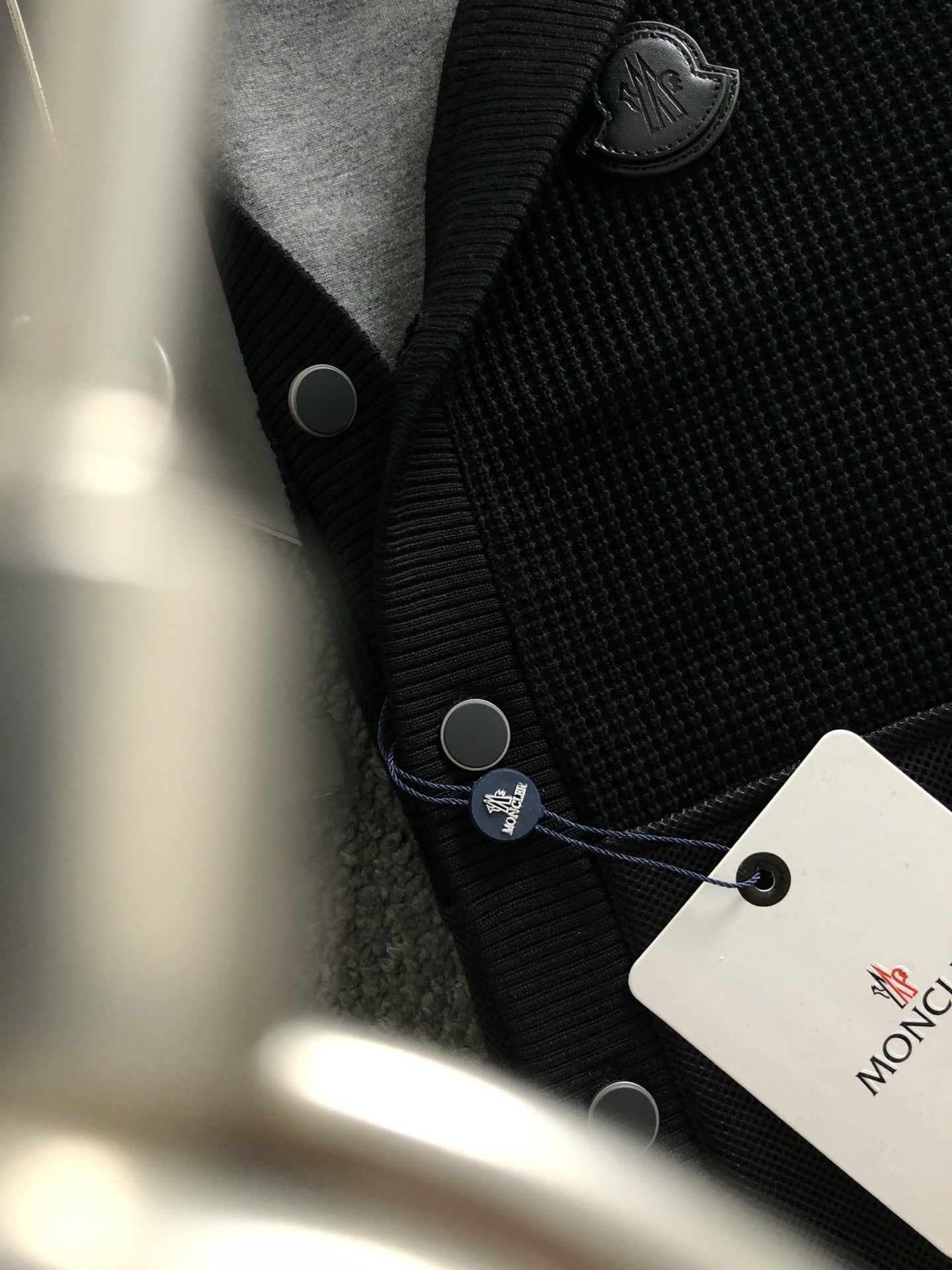 L牌**合身版型M-XXXL2025秋冬拼接款袖皮标针织羊毛外套，精致工艺专柜面料，顶级元素融合打造，3