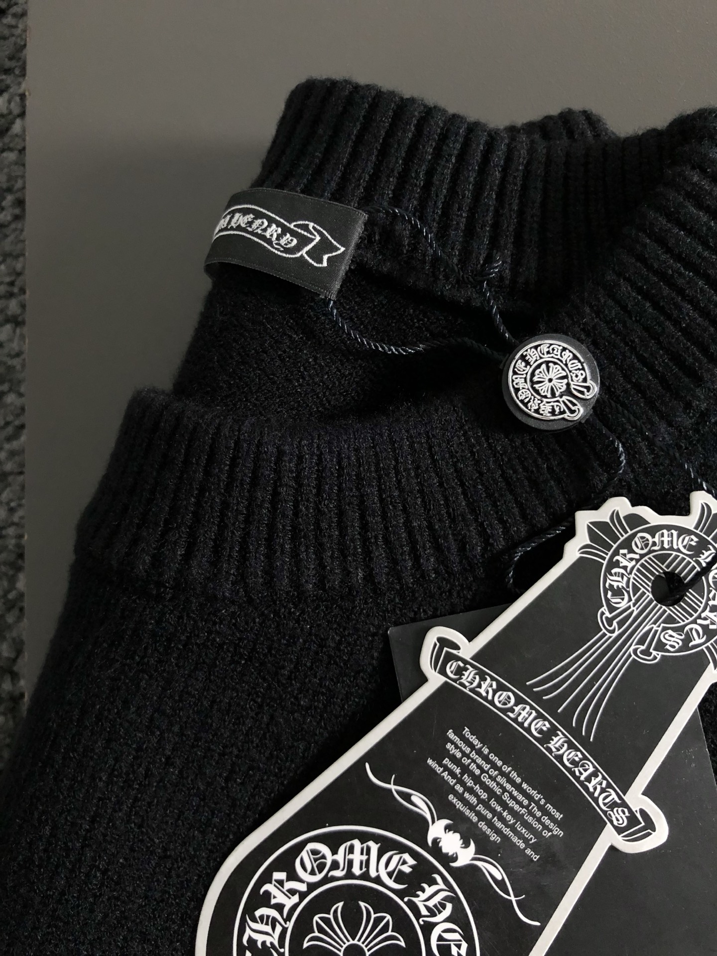 Ch*宽松版型M-XXXL2025秋冬新款梵文刺绣边缘磨破潮牌针织开衫，精致工艺专柜面料，顶级元素融合打