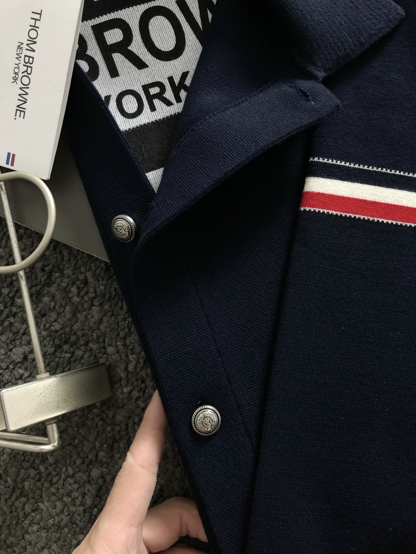 Tb*合身版型M-XXXL2025秋冬经典三杠针织羊毛纽扣外套，精致工艺专柜面料，顶级元素融合打造，3标