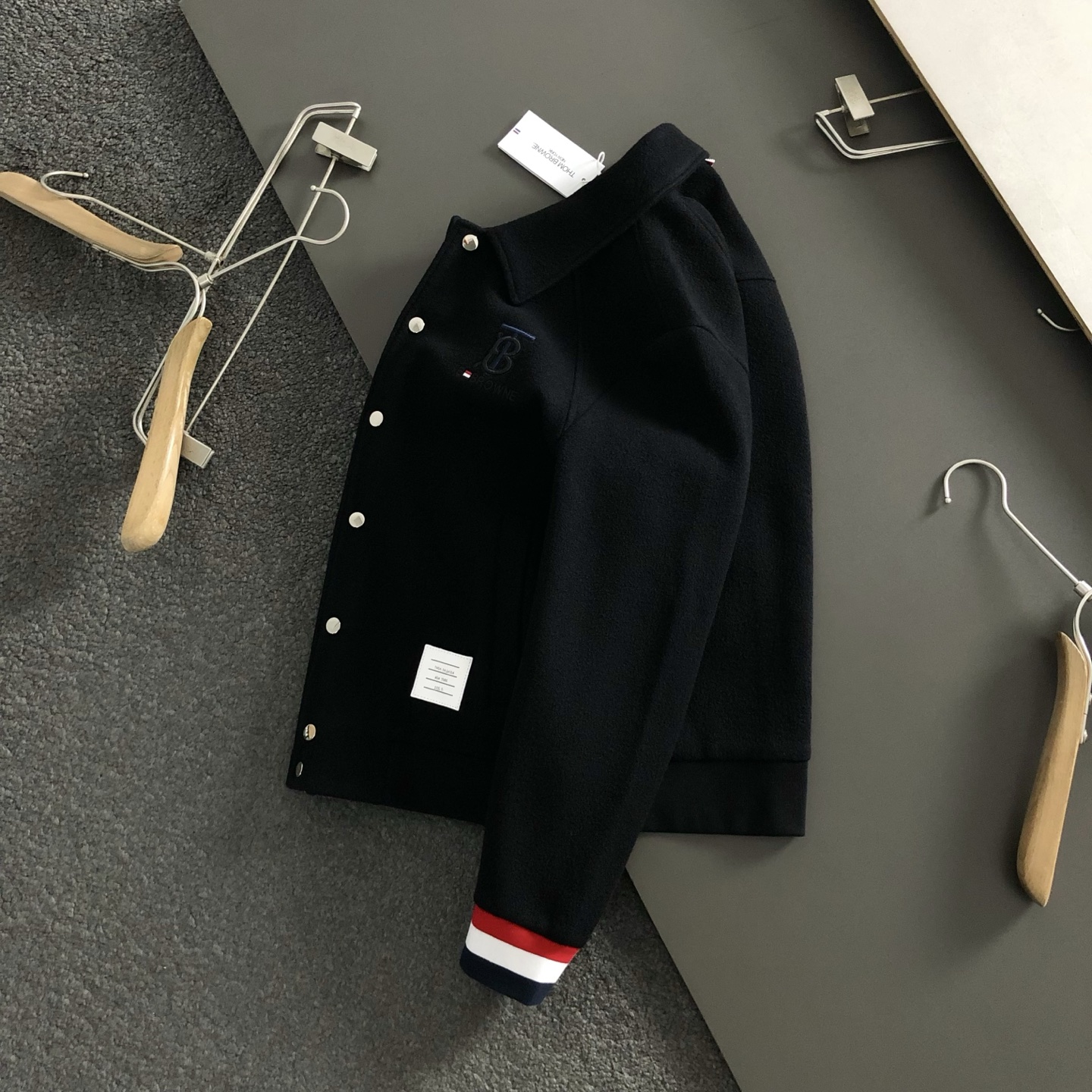 Tb**微宽版型M-XXXL25秋冬顶级黑色袖口提花字母刺绣logo立领外套，黑白双色商务简约工艺专柜面