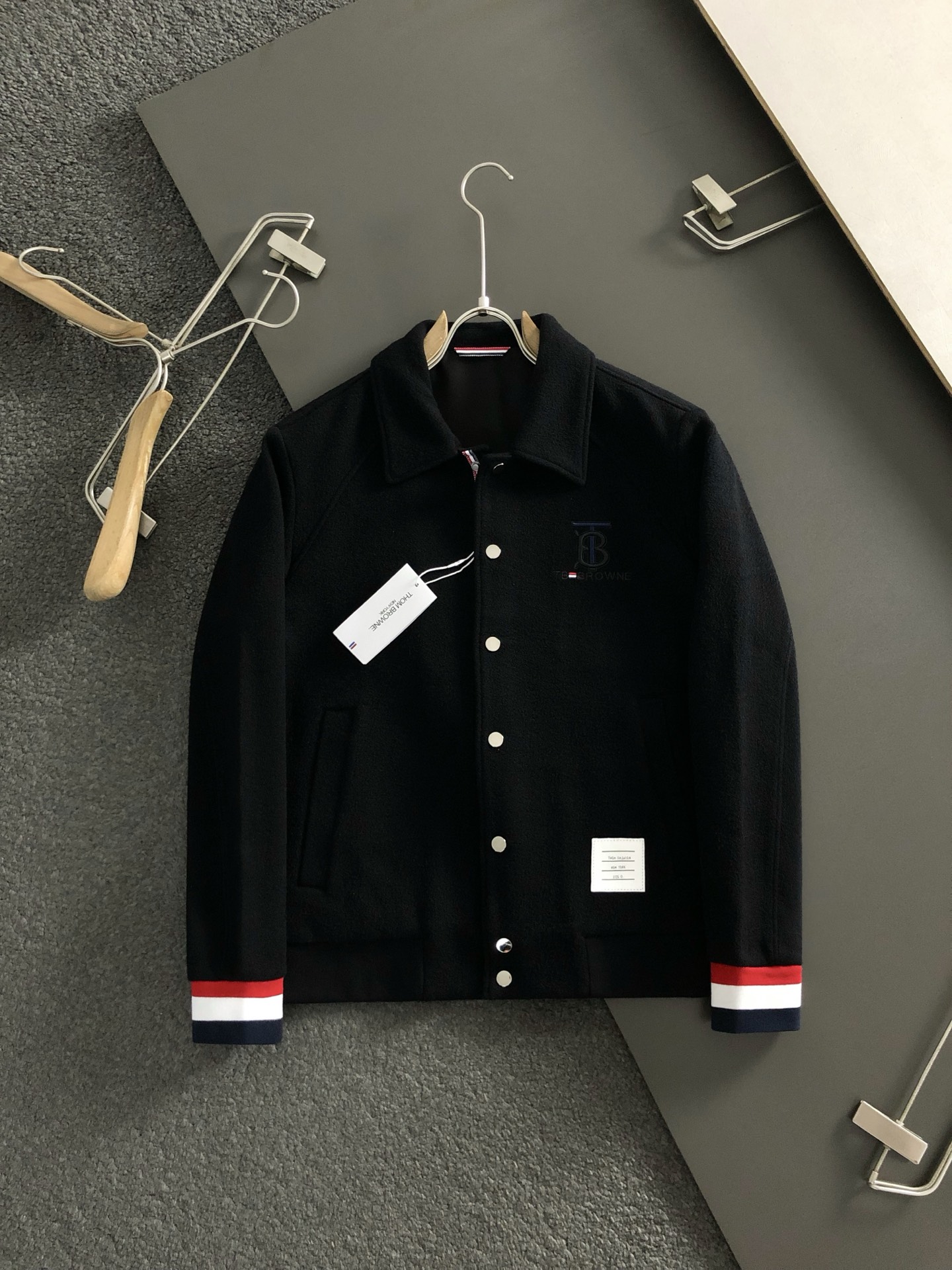 Tb**微宽版型M-XXXL25秋冬顶级黑色袖口提花字母刺绣logo立领外套，黑白双色商务简约工艺专柜面