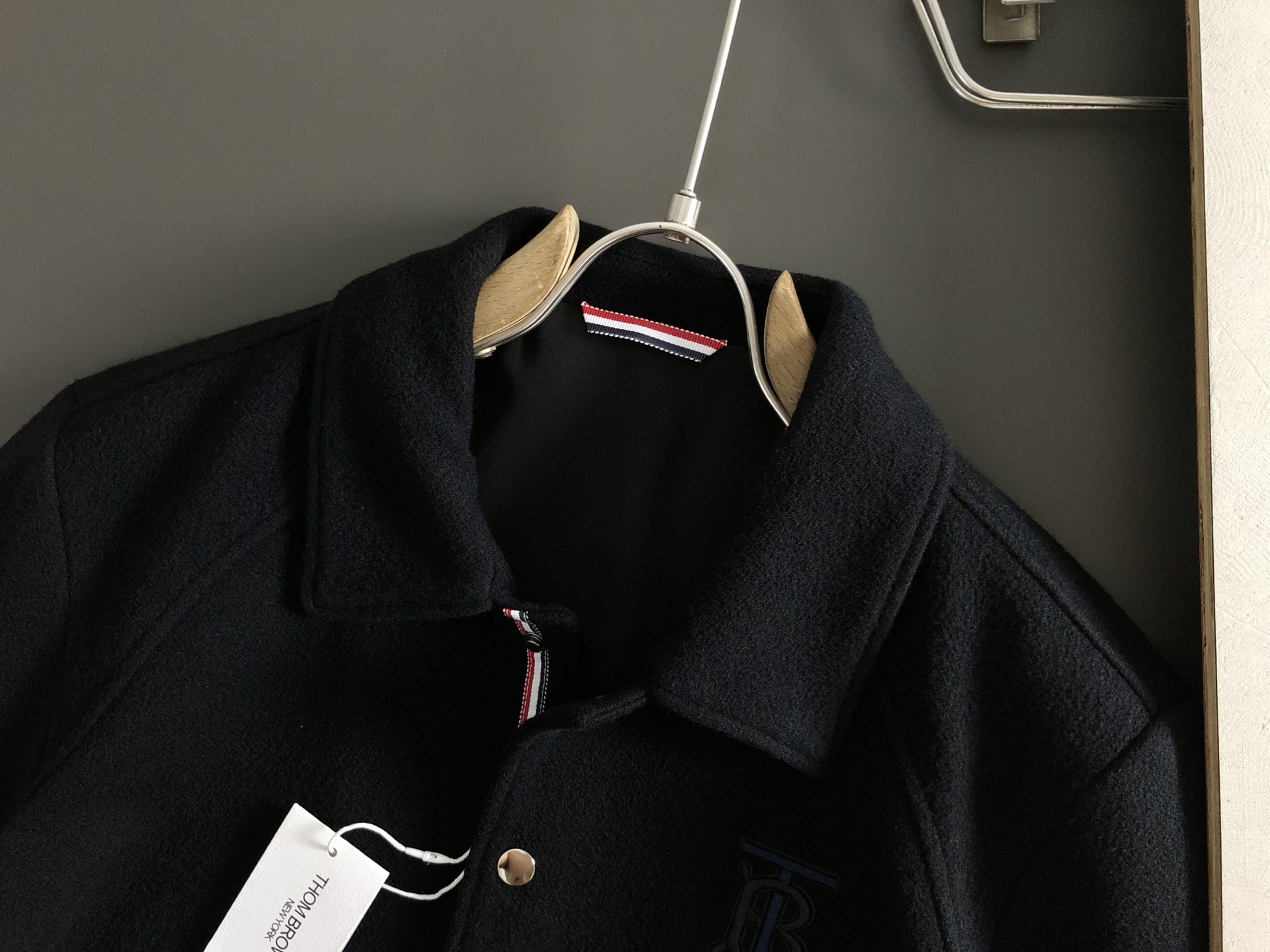 Tb**微宽版型M-XXXL25秋冬顶级黑色袖口提花字母刺绣logo立领外套，黑白双色商务简约工艺专柜面