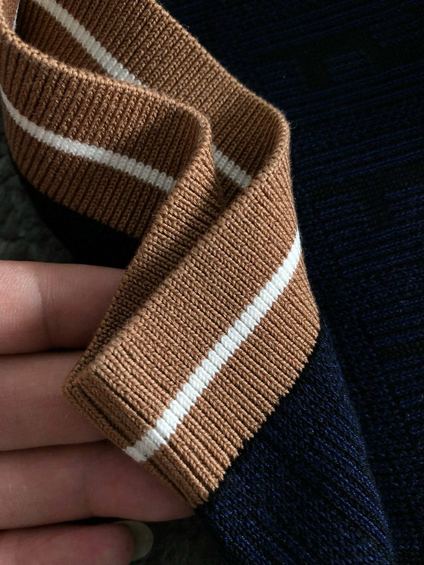 FEND*合身版型M-XXXL2025秋冬老钱风双F提花翻领羊毛短袖，精致工艺专柜面料，顶级元素融合打造