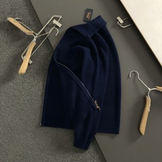 Polo*尺码S-XXl 属性 2026秋冬羊毛衫 成分 羊毛衫 意式轻熟风立领针织外套,秋冬衣柜里的百搭刚需单品。 精 Polo*尺码S-XXl 属性 2026秋冬羊毛衫 成分 羊毛衫 意式轻熟风立领针织外套,秋冬衣柜里的百搭刚需单品。 精