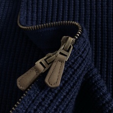 Polo*尺码S-XXl 属性 2026秋冬羊毛衫 成分 羊毛衫 意式轻熟风立领针织外套,秋冬衣柜里的百搭刚需单品。 精 Polo*尺码S-XXl 属性 2026秋冬羊毛衫 成分 羊毛衫 意式轻熟风立领针织外套,秋冬衣柜里的百搭刚需单品。 精