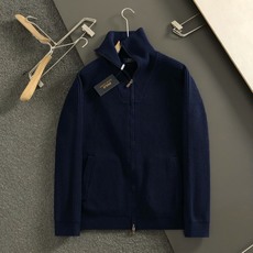 Polo*尺码S-XXl 属性 2026秋冬羊毛衫 成分 羊毛衫 意式轻熟风立领针织外套,秋冬衣柜里的百搭刚需单品。 精 Polo*尺码S-XXl 属性 2026秋冬羊毛衫 成分 羊毛衫 意式轻熟风立领针织外套,秋冬衣柜里的百搭刚需单品。 精