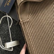 Polo*尺码S-XXl 属性 2026秋冬羊毛衫 成分 羊毛衫 意式轻熟风立领针织外套,秋冬衣柜里的百搭刚需单品。 精 Polo*尺码S-XXl 属性 2026秋冬羊毛衫 成分 羊毛衫 意式轻熟风立领针织外套,秋冬衣柜里的百搭刚需单品。 精