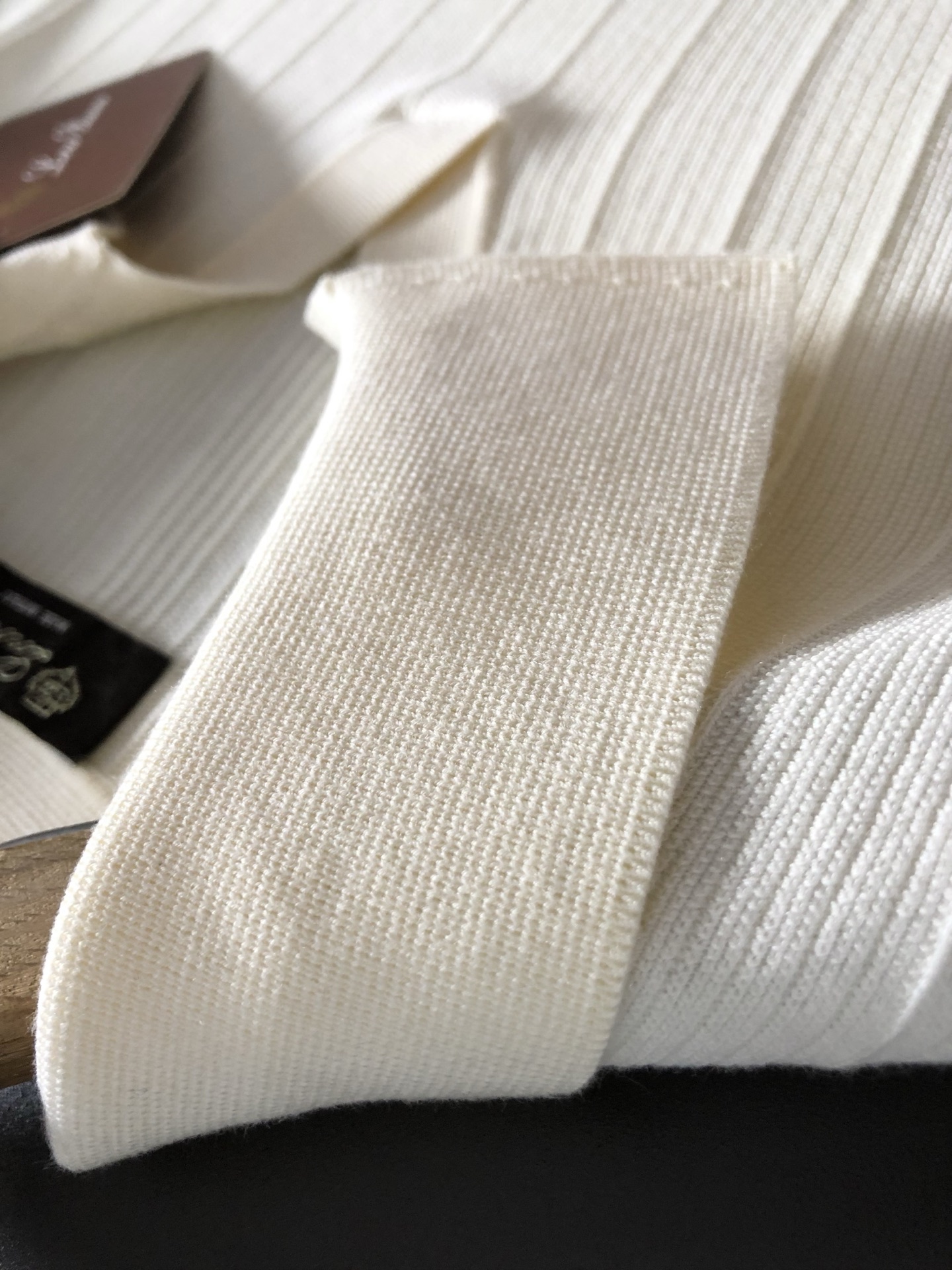 Loro Piana*尺码M-xxxl 属性 2026秋冬羊毛衫 成分 羊毛衫 意式简约风针织Polo,夏日轻熟男士的质 Loro Piana*尺码M-xxxl 属性 2026秋冬羊毛衫 成分 羊毛衫 意式简约风针织Polo,夏日轻熟男士的质