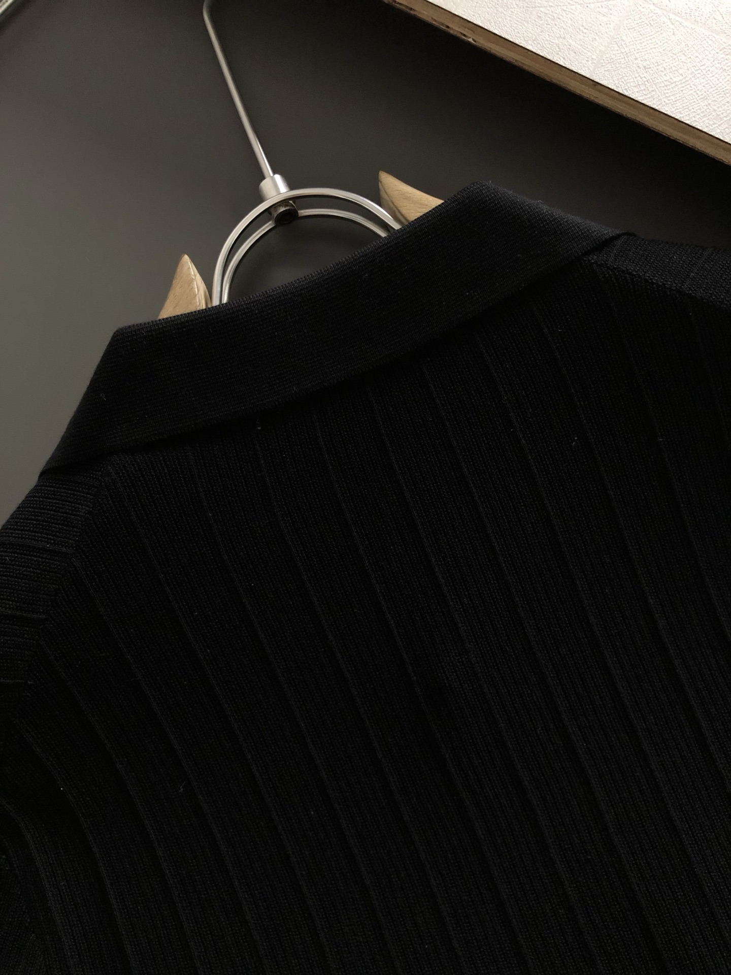 Loro Piana*尺码M-xxxl 属性 2026秋冬羊毛衫 成分 羊毛衫 意式简约风针织Polo,夏日轻熟男士的质 Loro Piana*尺码M-xxxl 属性 2026秋冬羊毛衫 成分 羊毛衫 意式简约风针织Polo,夏日轻熟男士的质