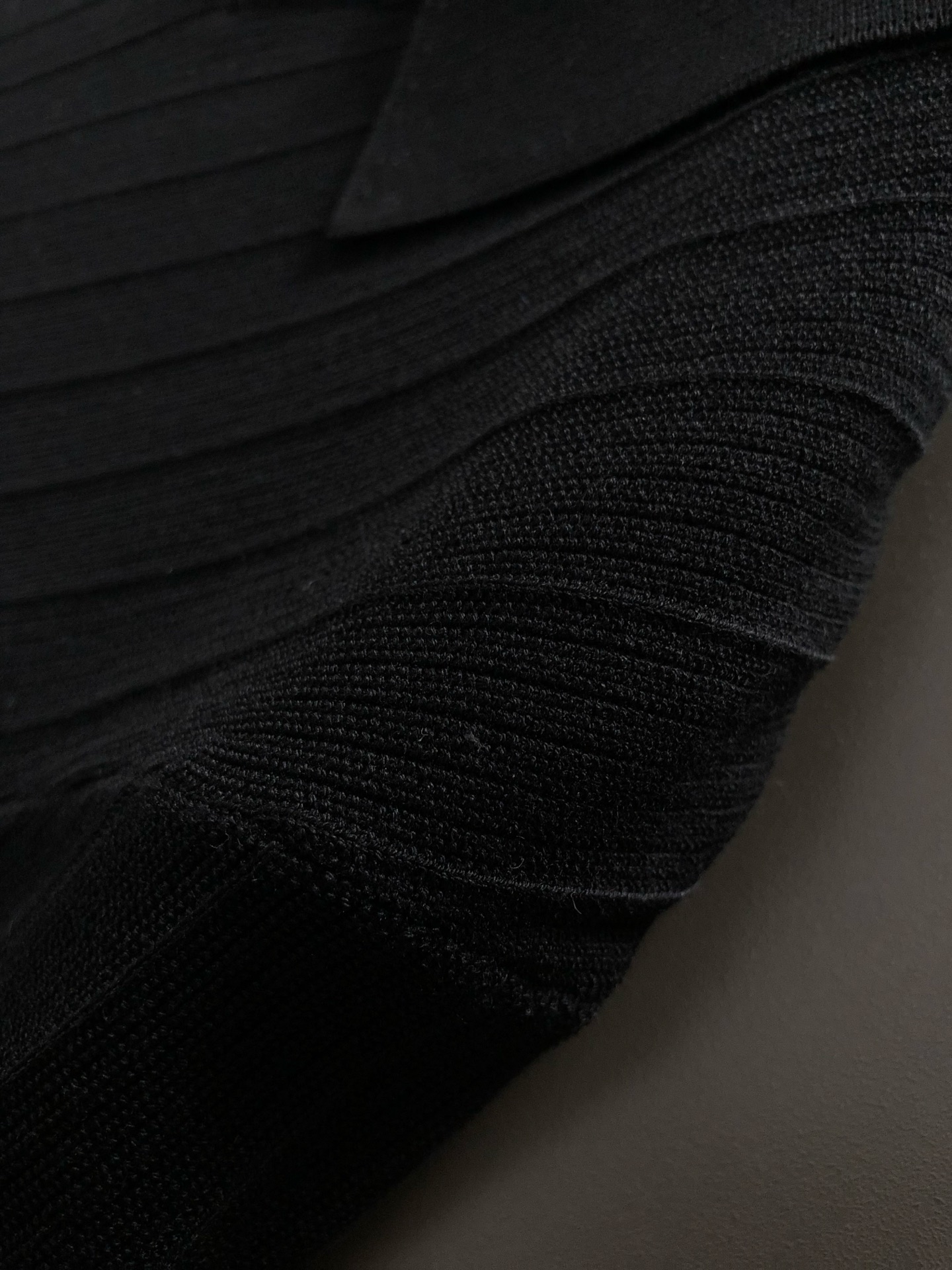 Loro Piana*尺码M-xxxl 属性 2026秋冬羊毛衫 成分 羊毛衫 意式简约风针织Polo,夏日轻熟男士的质 Loro Piana*尺码M-xxxl 属性 2026秋冬羊毛衫 成分 羊毛衫 意式简约风针织Polo,夏日轻熟男士的质