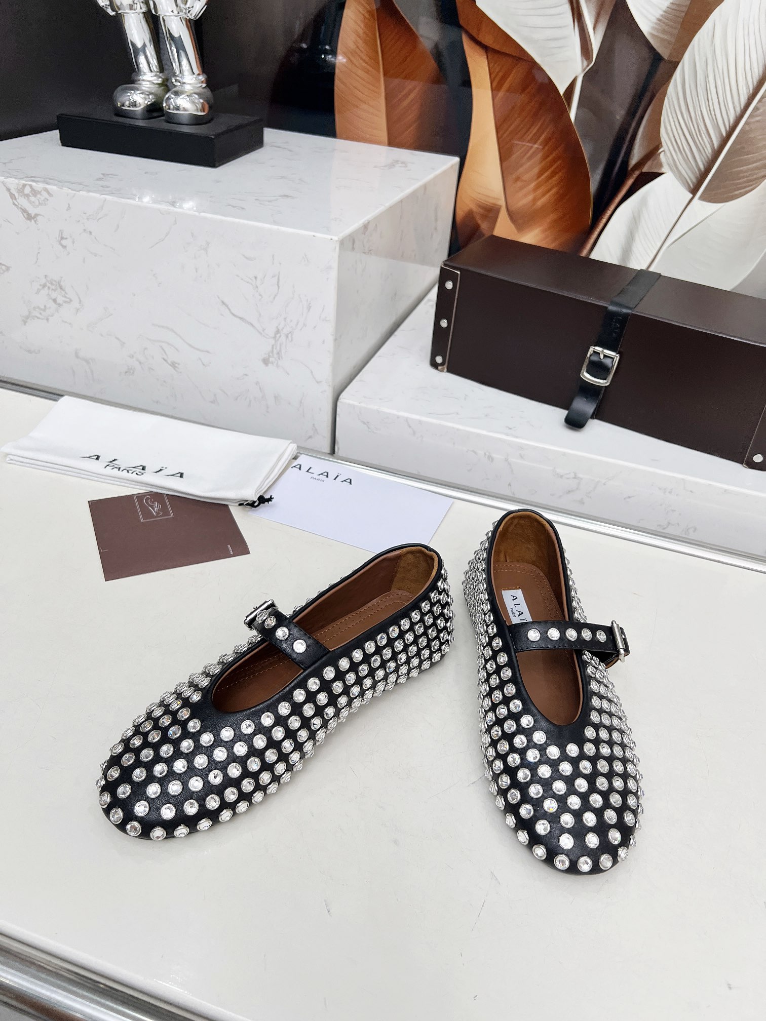 Zapatillas de ballet perforadas Alaia 25ss, 8 colores: rojo Ankara, negro, blanco, aguamarina, plata, oro, rosa claro, …