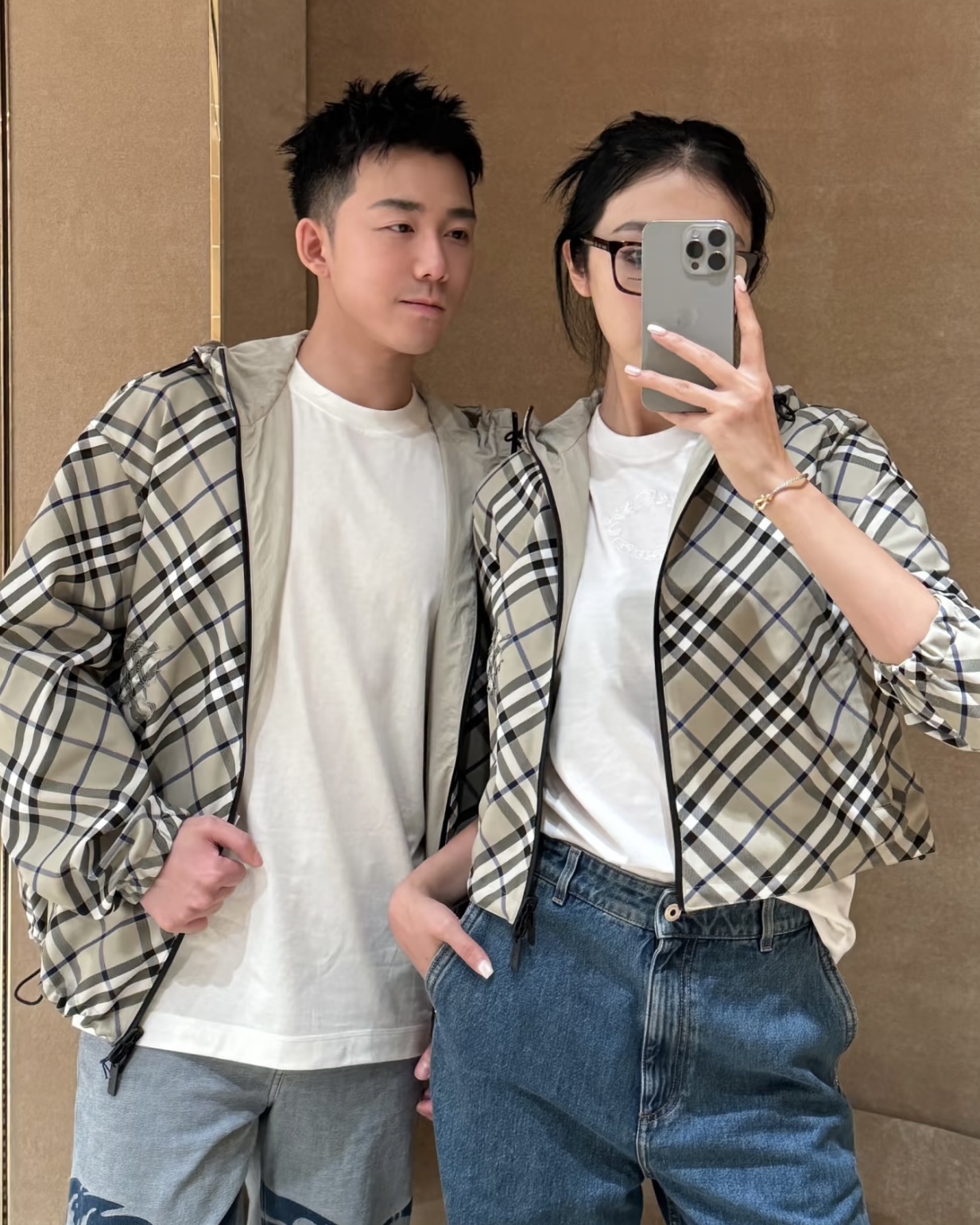 🅱️Bur新品 双面两穿格纹外套，男女同款双面穿格纹宽松版型，采用再生67%聚酯纤维纱线33%棉质制成的