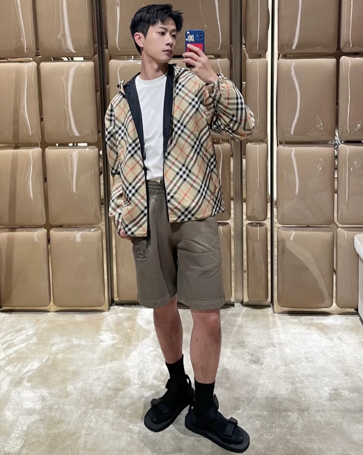 🅱️Bur新品 双面两穿格纹外套，男女同款双面穿格纹宽松版型，采用再生67%聚酯纤维纱线33%棉质制成的