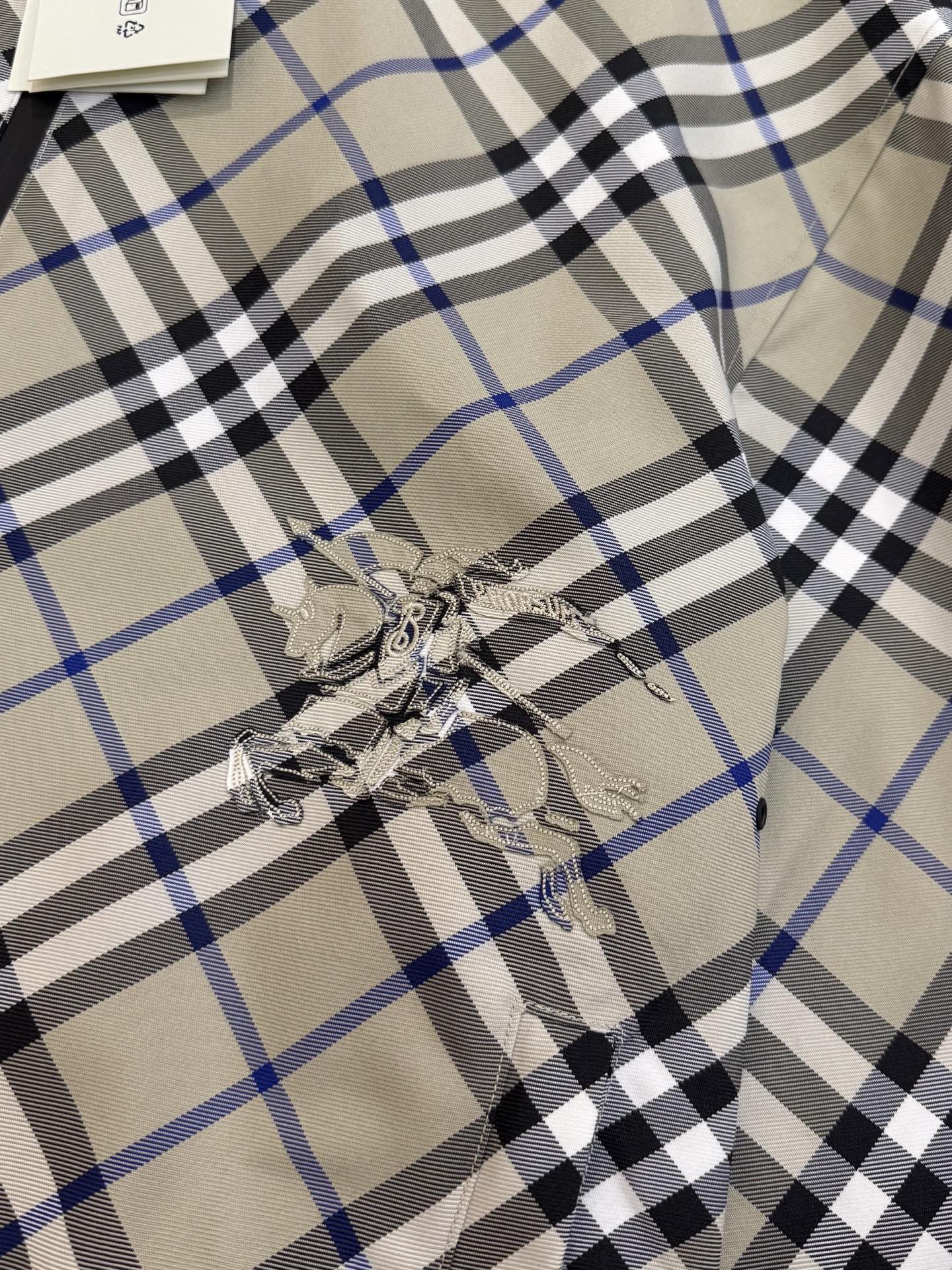正面细节实拍#双面两穿款式，一面装饰 Burberry 格纹