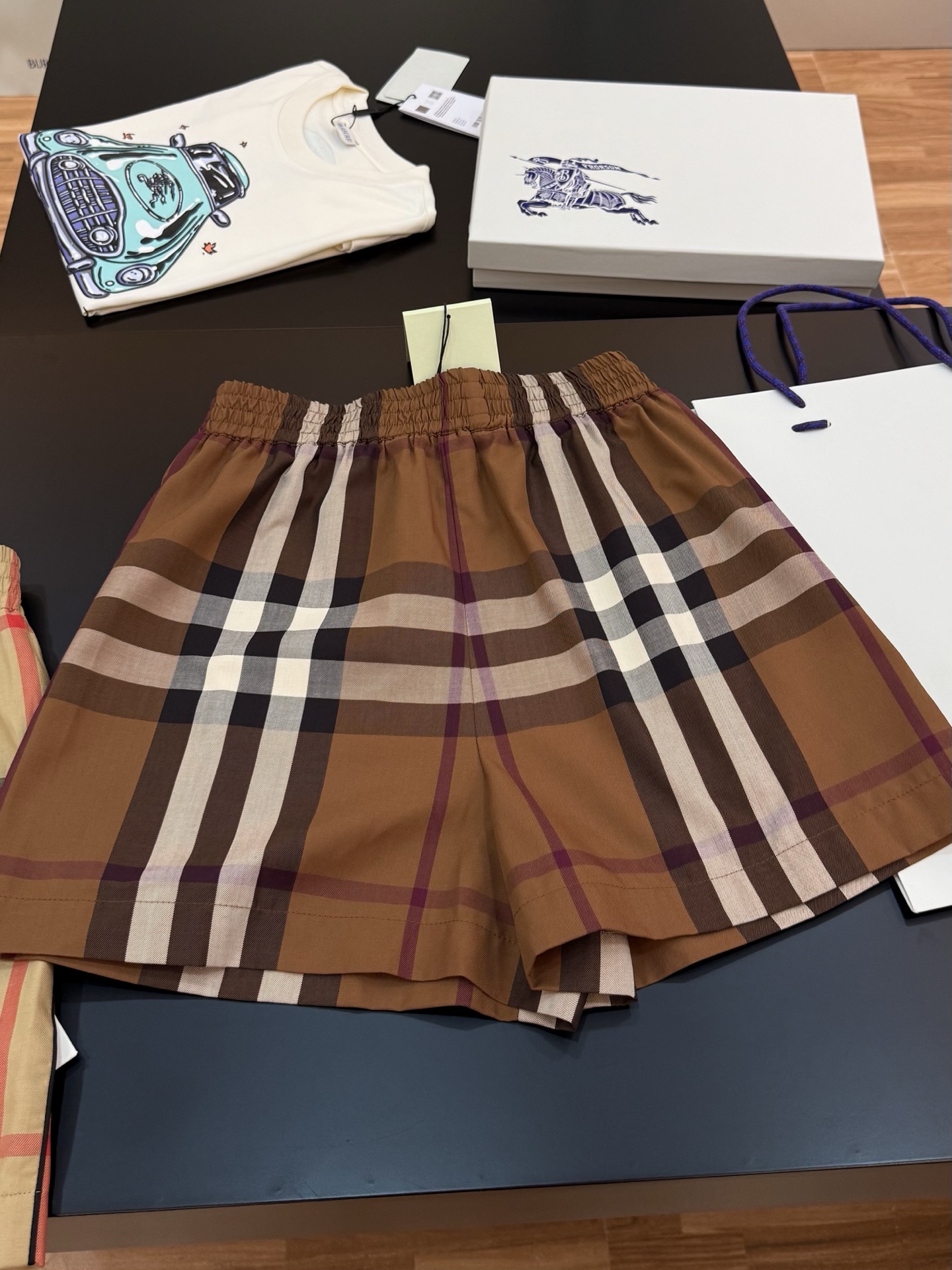 BUR Vintage Cotton Shorts: Classic Design for Fashionable Women - 图片 9