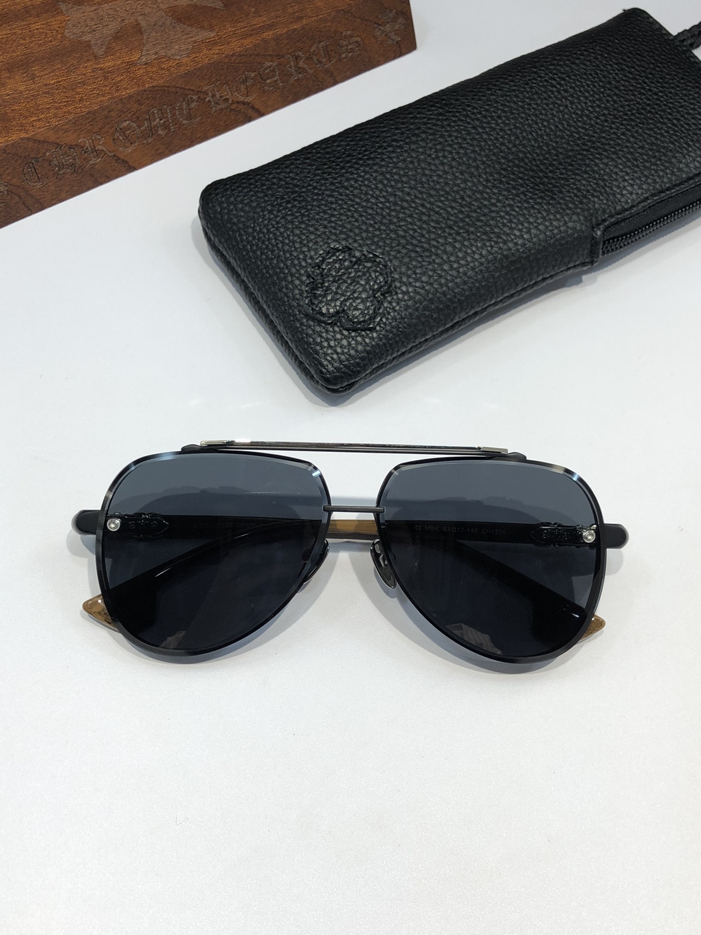  NEW 轻奢款 重量级新品墨镜🕶️
CHROME HEART CH8238
SIZE：63-12-14