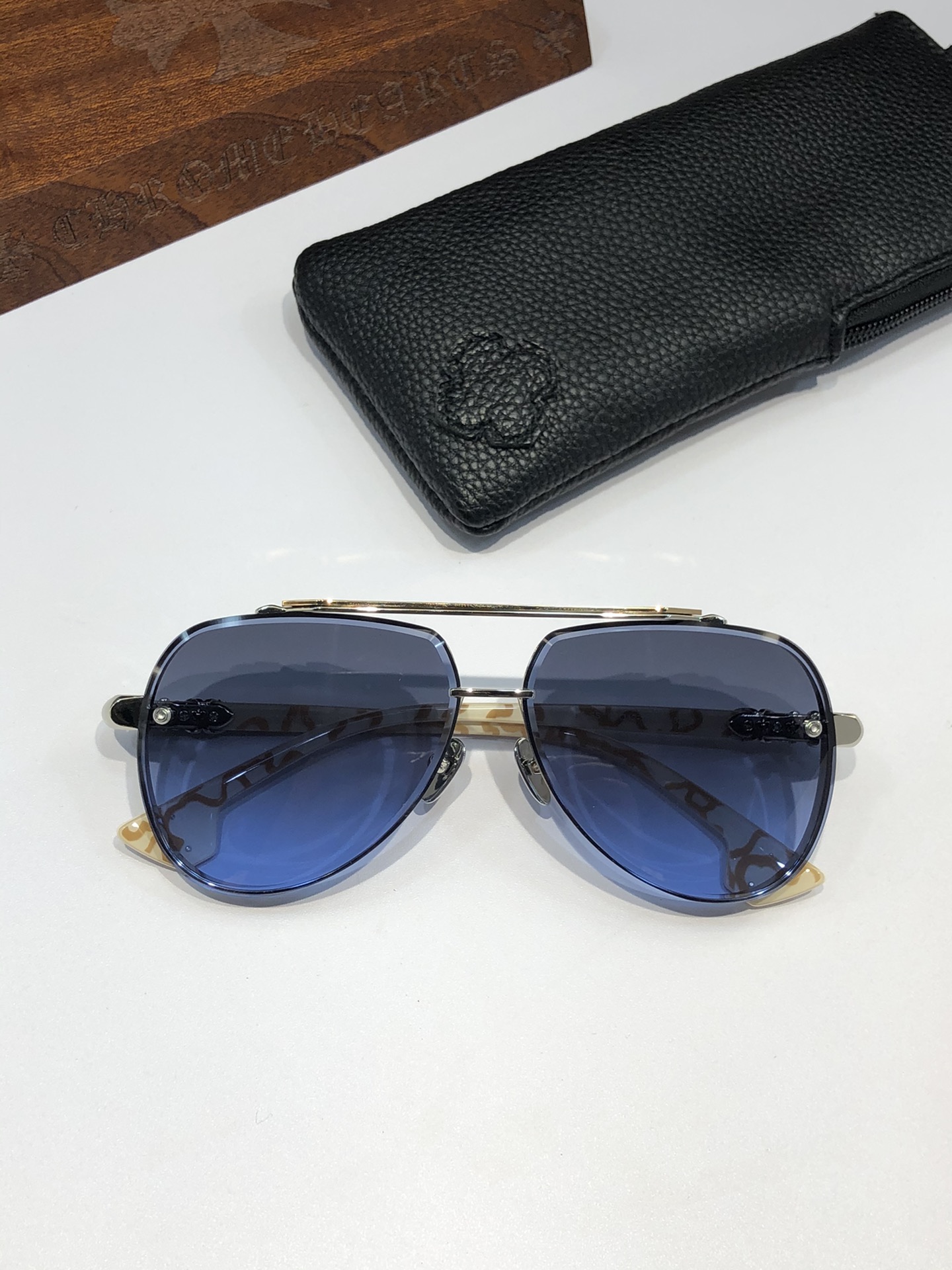  NEW 轻奢款 重量级新品墨镜🕶️
CHROME HEART CH8238
SIZE：63-12-14