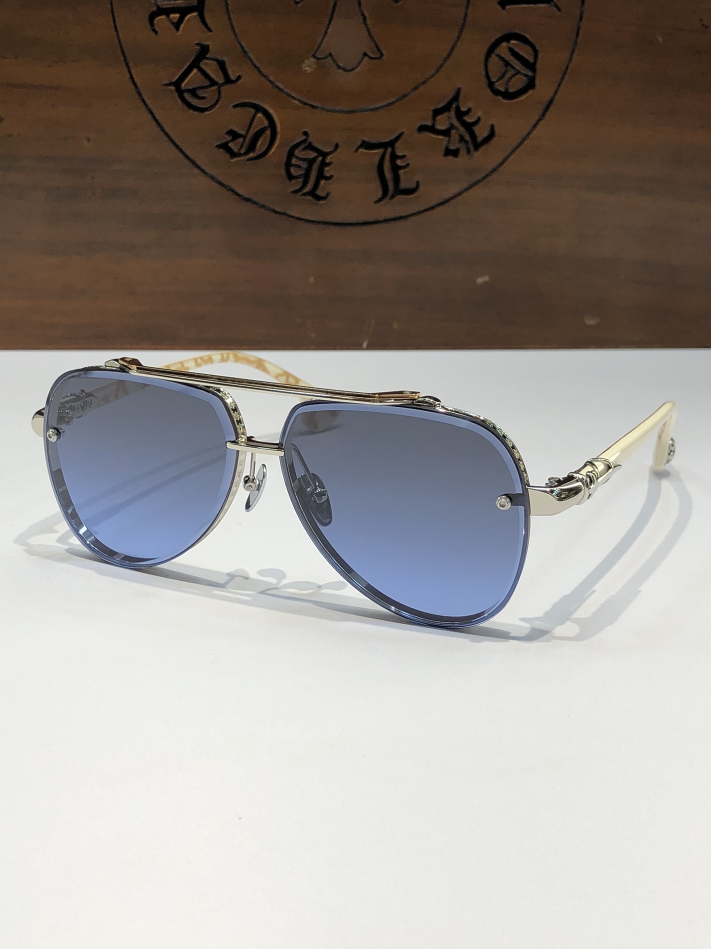  NEW 轻奢款 重量级新品墨镜🕶️
CHROME HEART CH8238
SIZE：63-12-14