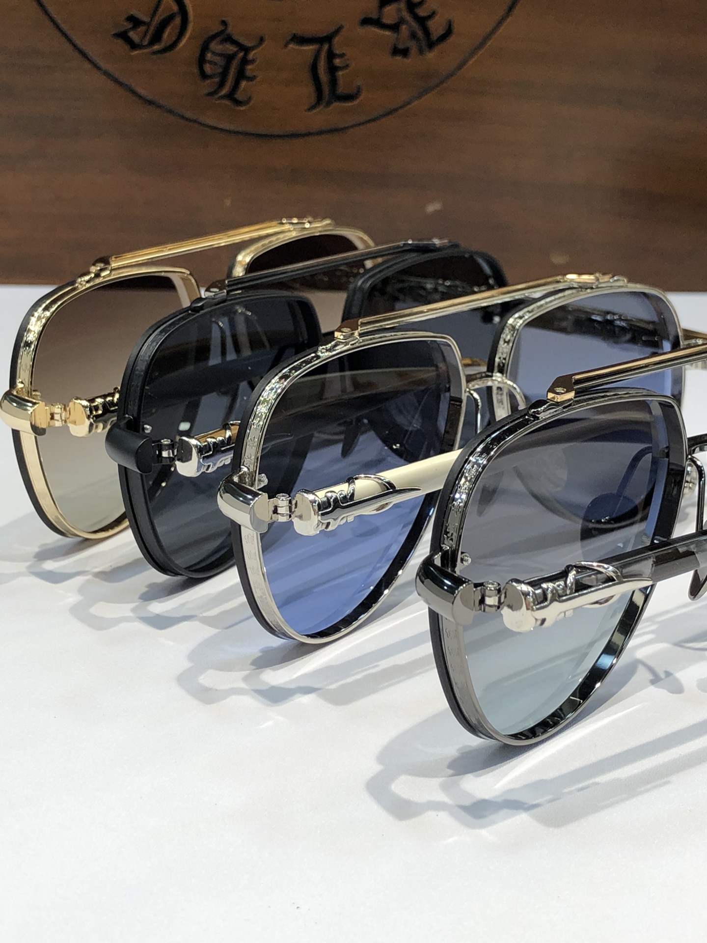  NEW 轻奢款 重量级新品墨镜🕶️
CHROME HEART CH8238
SIZE：63-12-14