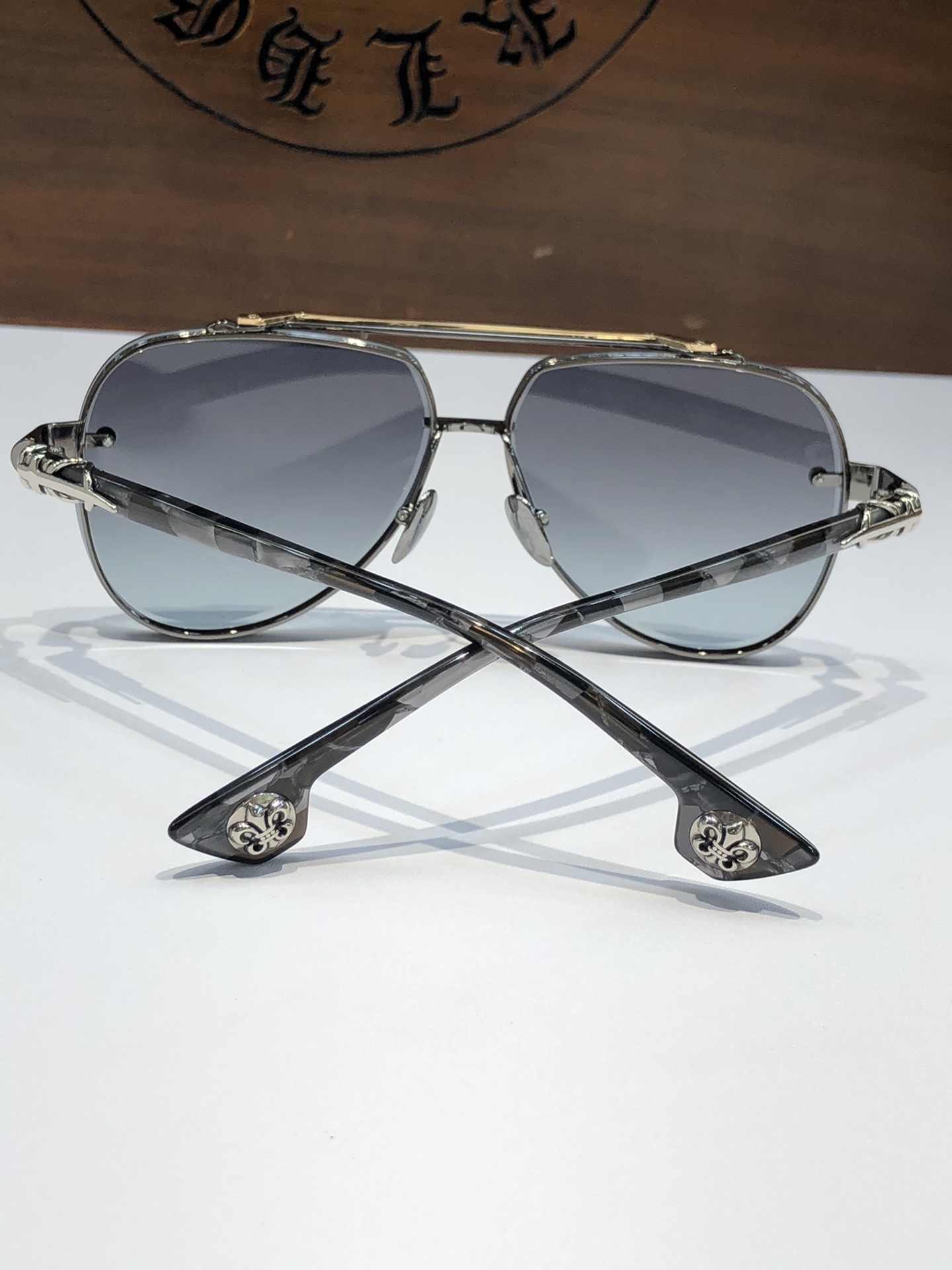  NEW 轻奢款 重量级新品墨镜🕶️
CHROME HEART CH8238
SIZE：63-12-14