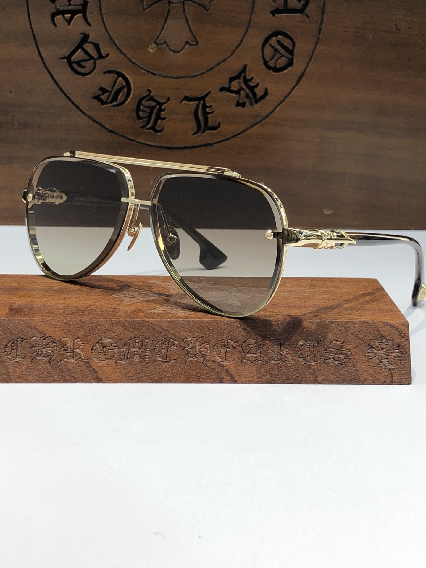  NEW 轻奢款 重量级新品墨镜🕶️
CHROME HEART CH8238
SIZE：63-12-14
