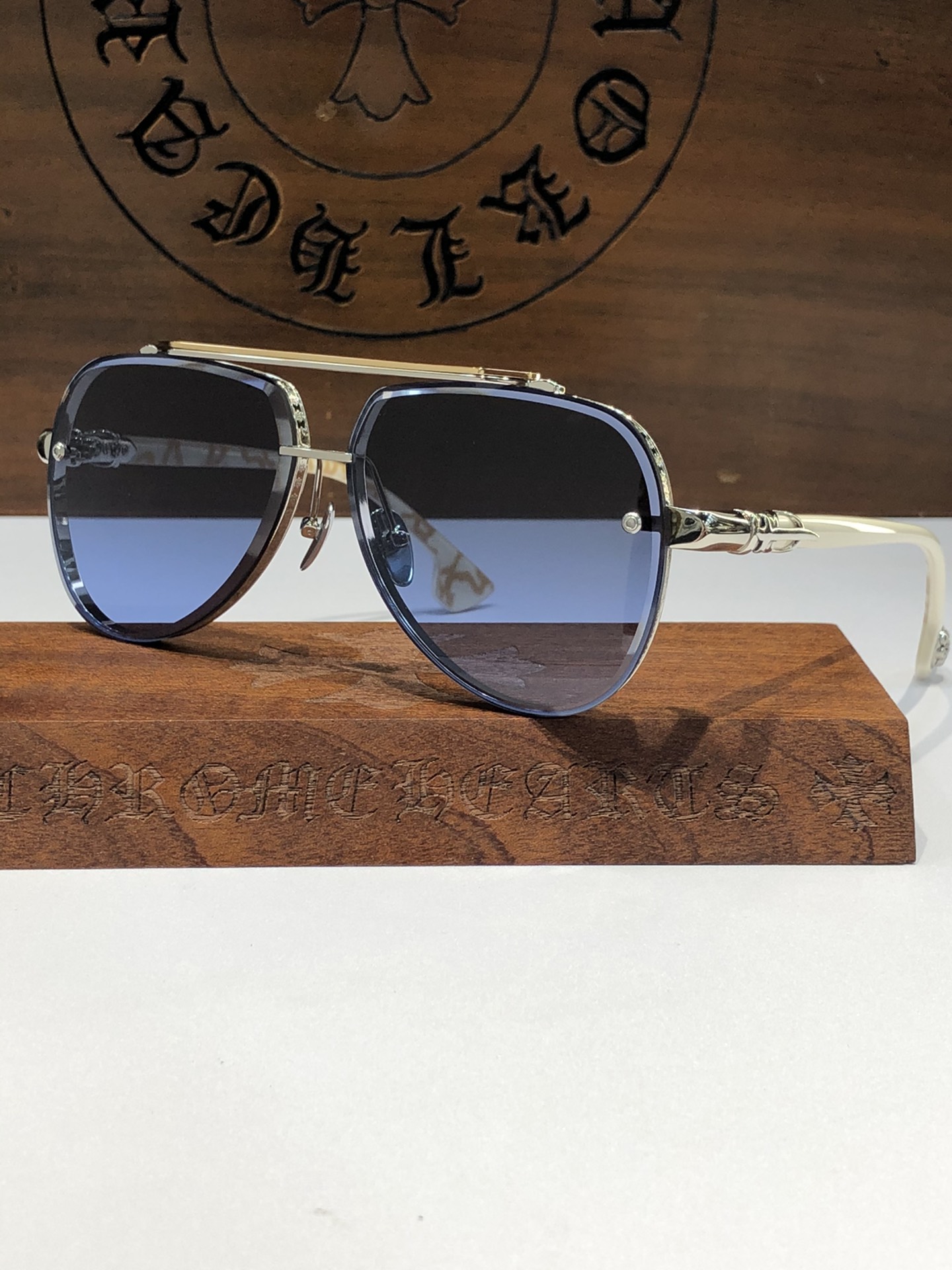  NEW 轻奢款 重量级新品墨镜🕶️
CHROME HEART CH8238
SIZE：63-12-14