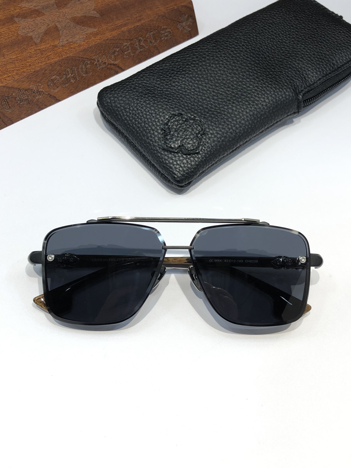 NEW 轻奢款 重量级新品墨镜🕶️
硬汉方型设计 CHROME HEART CH8239
SIZE：6