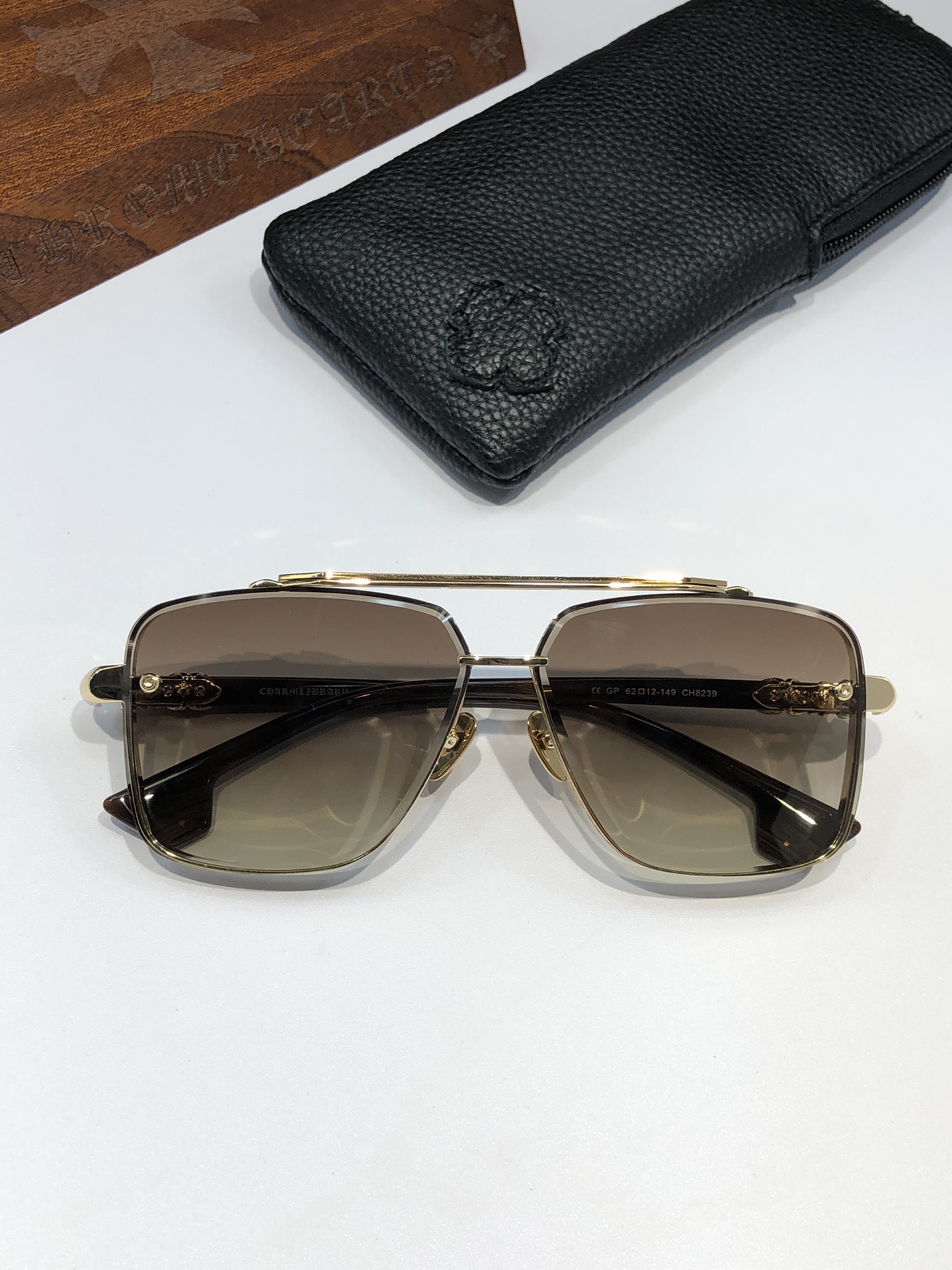  NEW 轻奢款 重量级新品墨镜🕶️
硬汉方型设计 CHROME HEART CH8239
SIZE：6