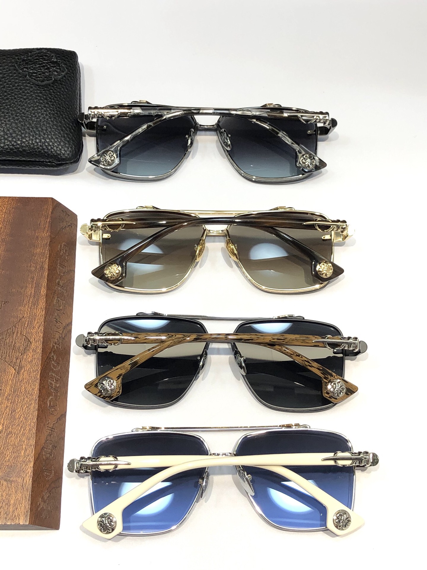  NEW 轻奢款 重量级新品墨镜🕶️
硬汉方型设计 CHROME HEART CH8239
SIZE：6