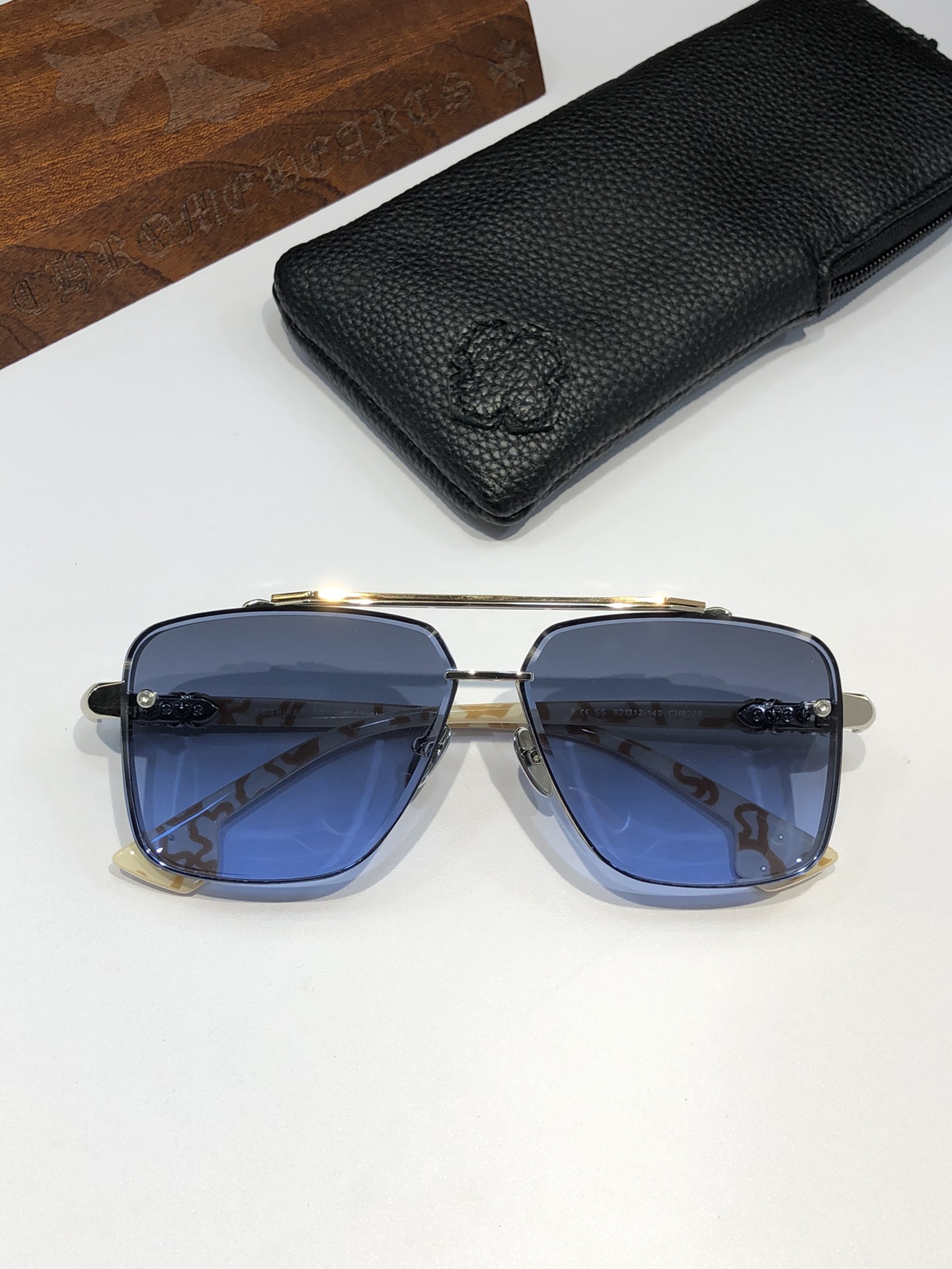  NEW 轻奢款 重量级新品墨镜🕶️
硬汉方型设计 CHROME HEART CH8239
SIZE：6